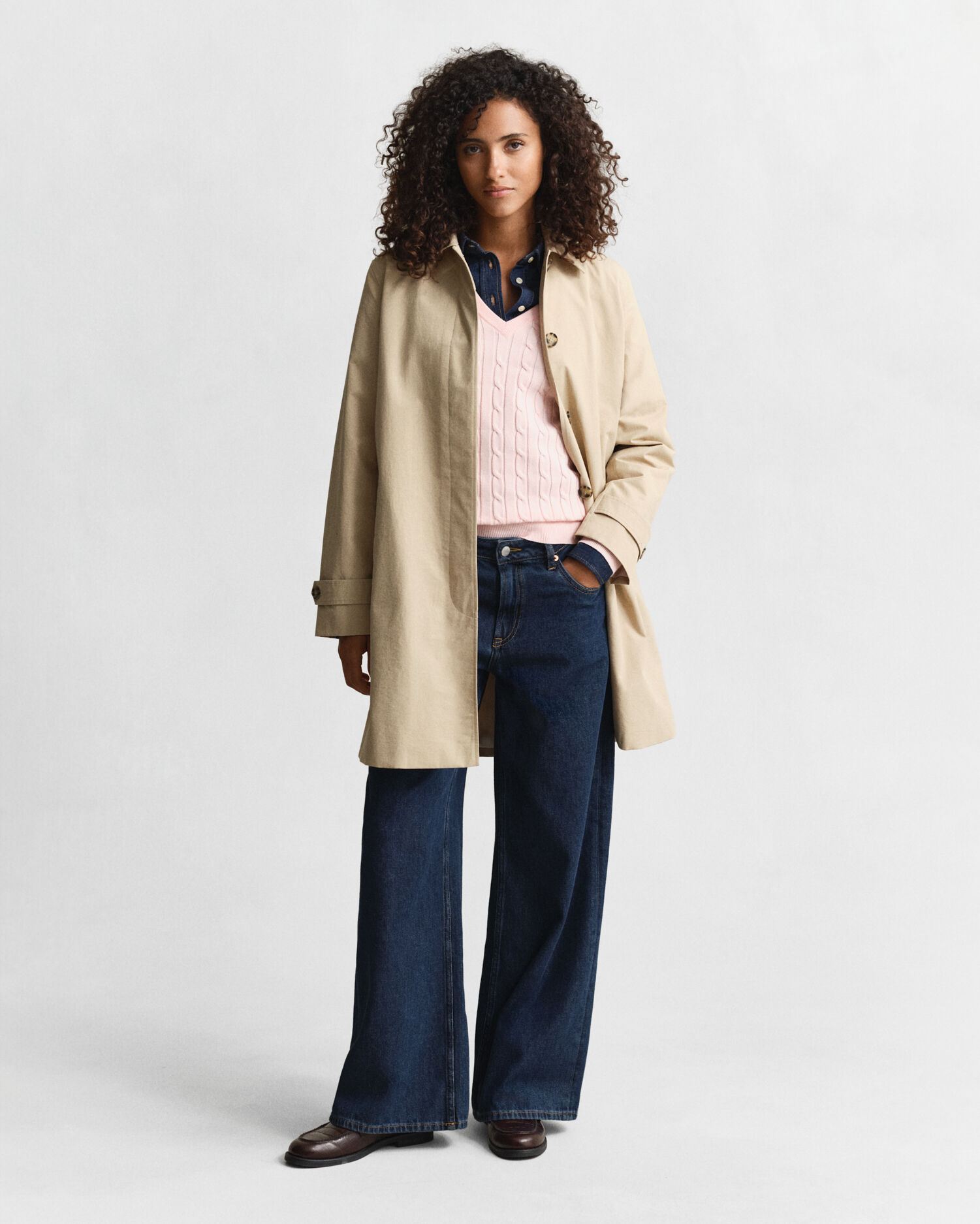 Maglia con scollo a V in cotone elasticizzato a trecce