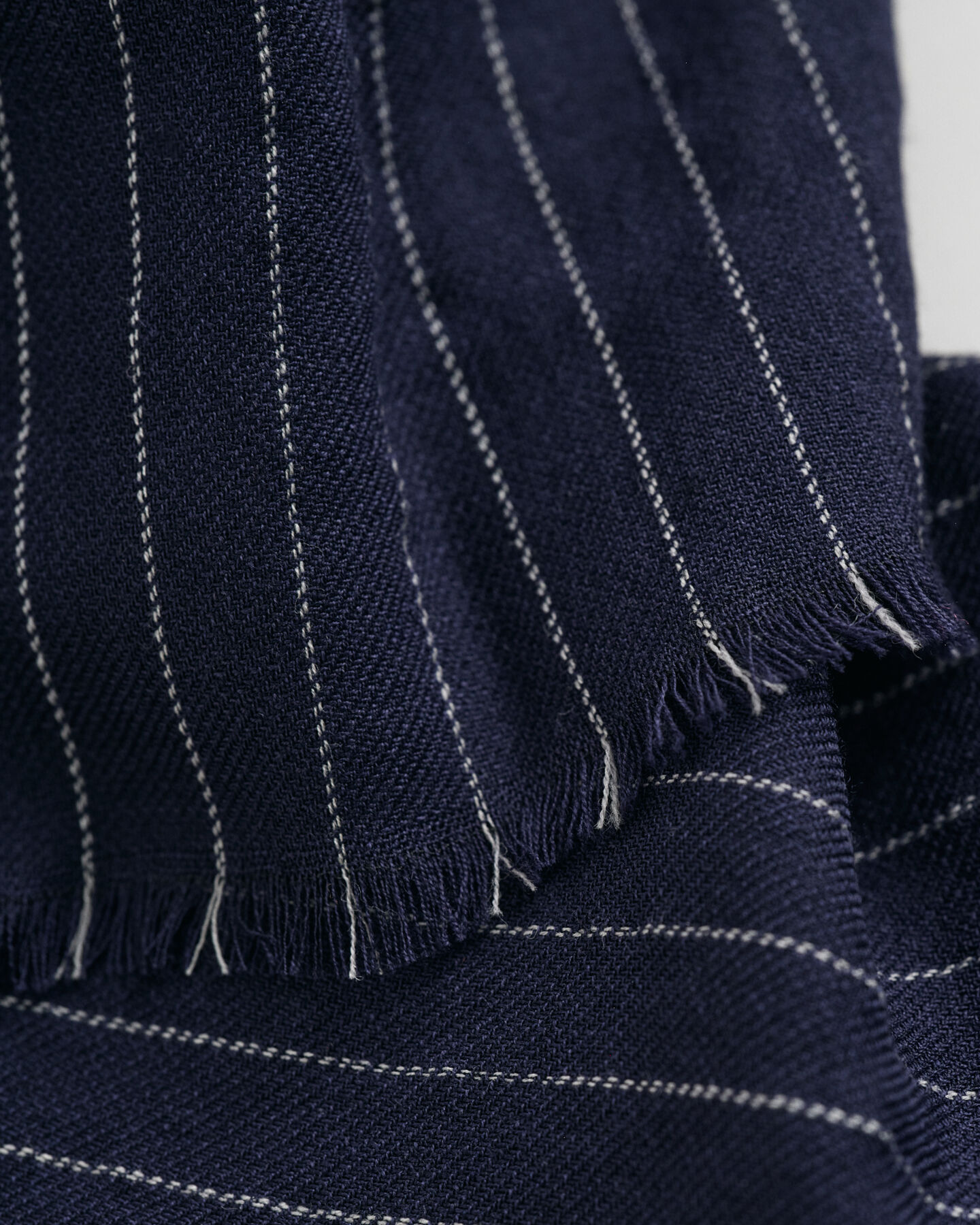 Sciarpa gessata in finissima lana merino