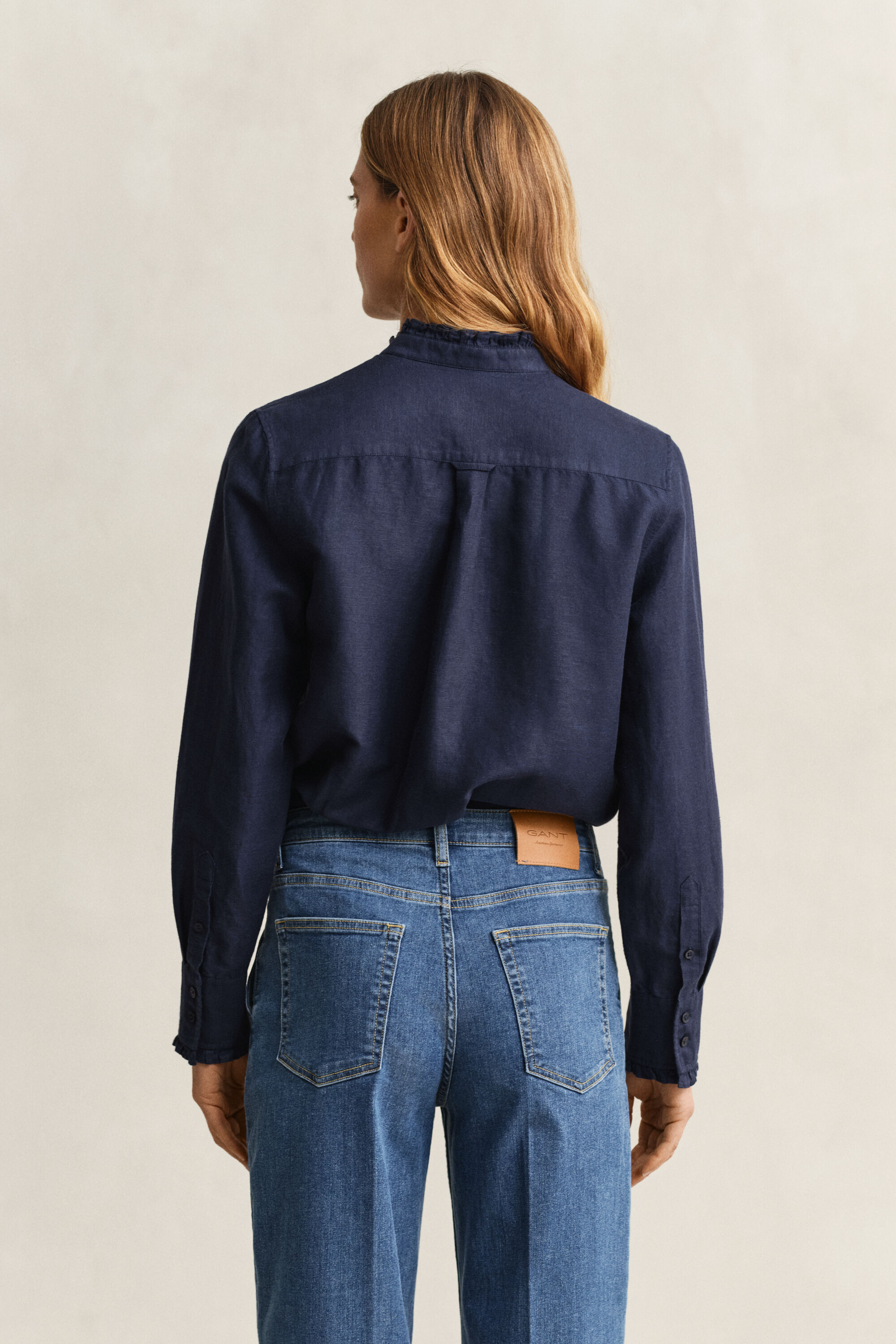 Blusa in misto lino con volant