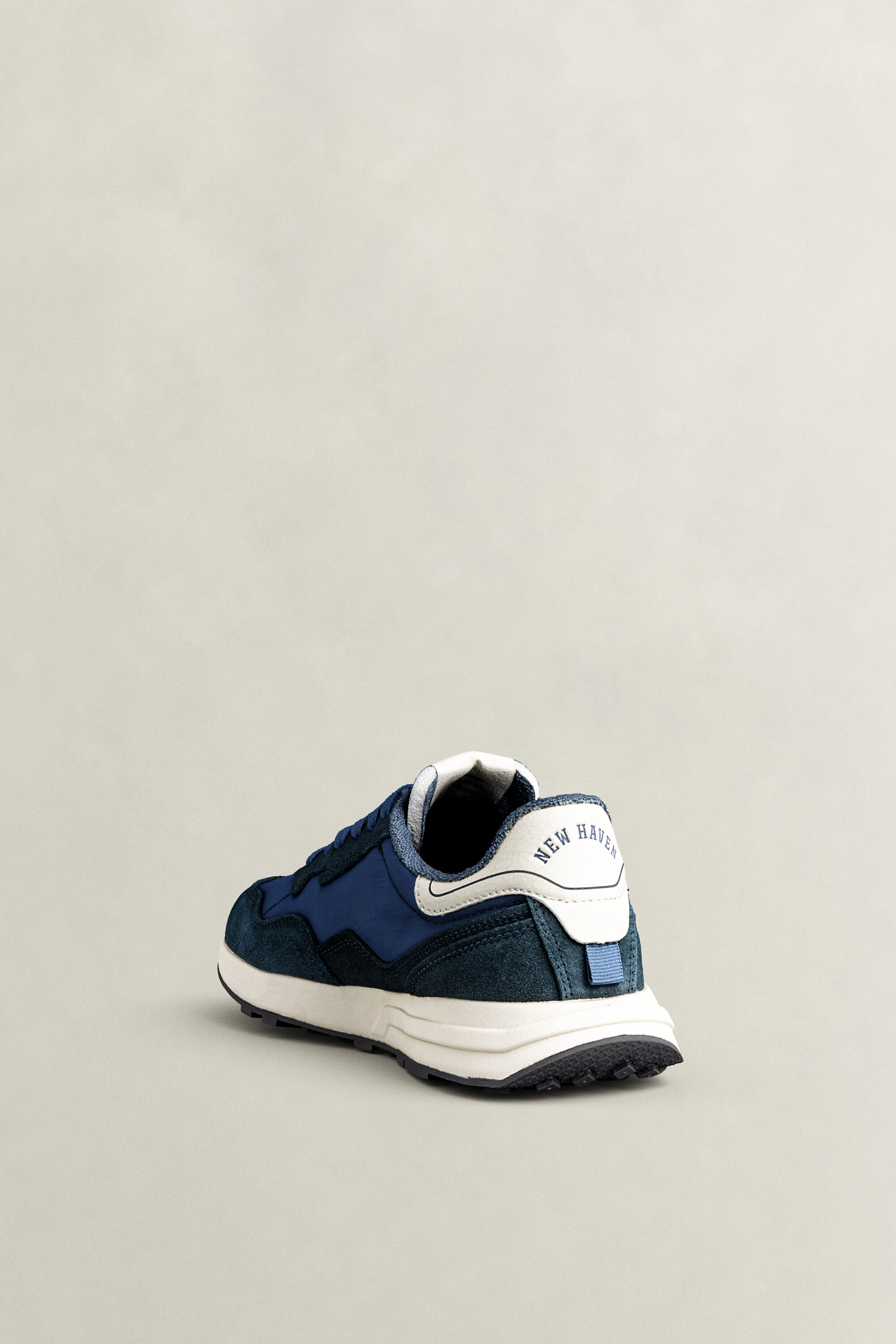 Sneakers Youtron in camoscio