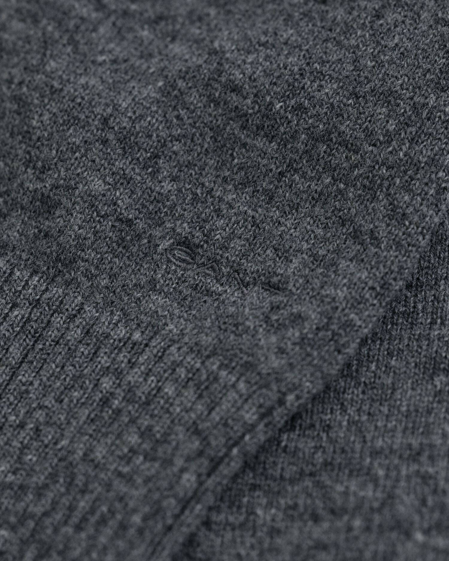 Maglia a collo alto in finissima lana d’agnello