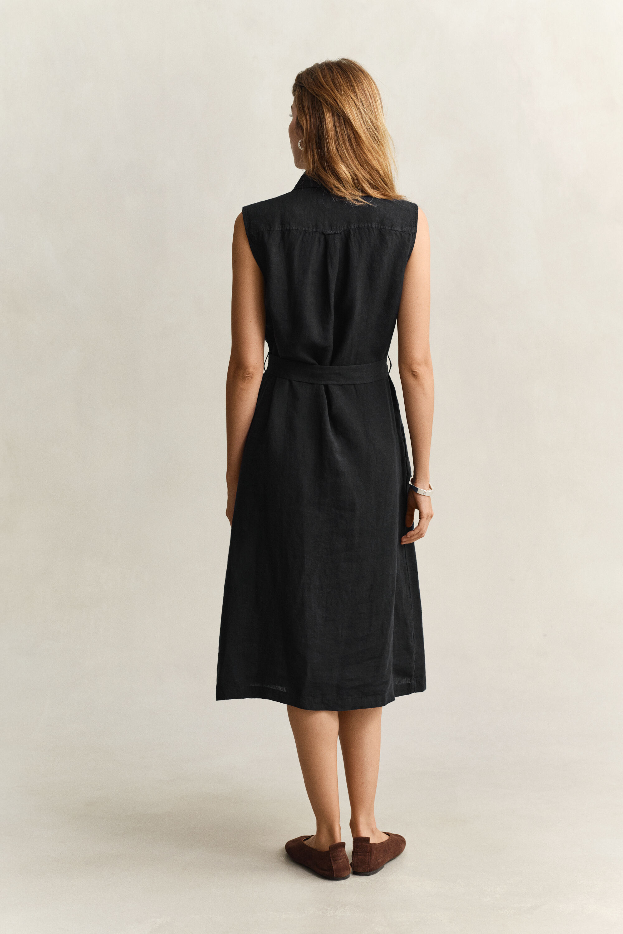 Abito smanicato in lino