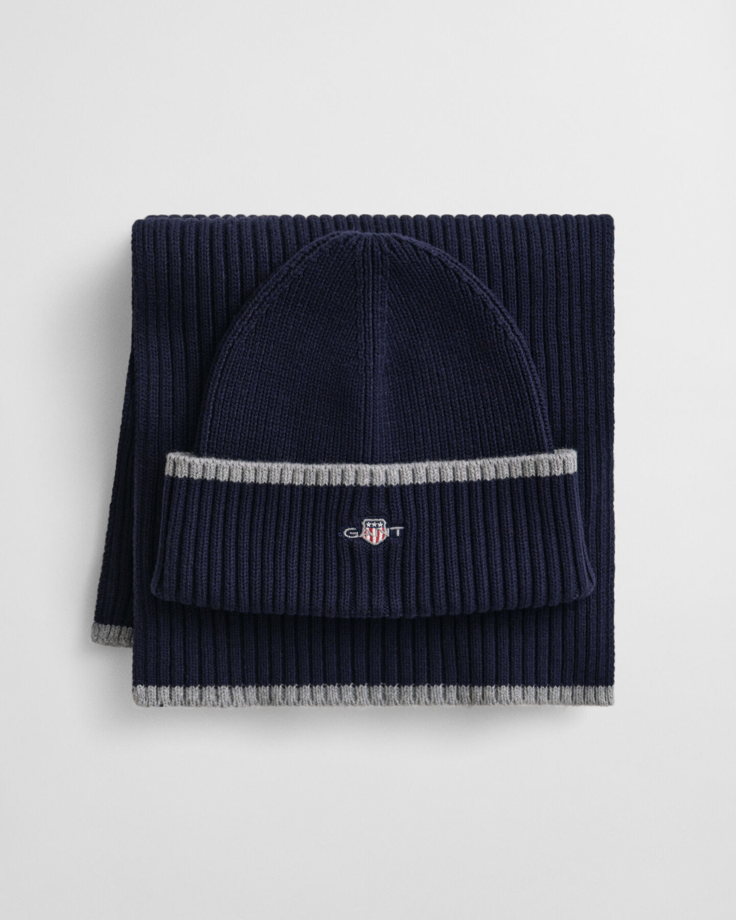 Set regalo Essential berretto e sciarpa