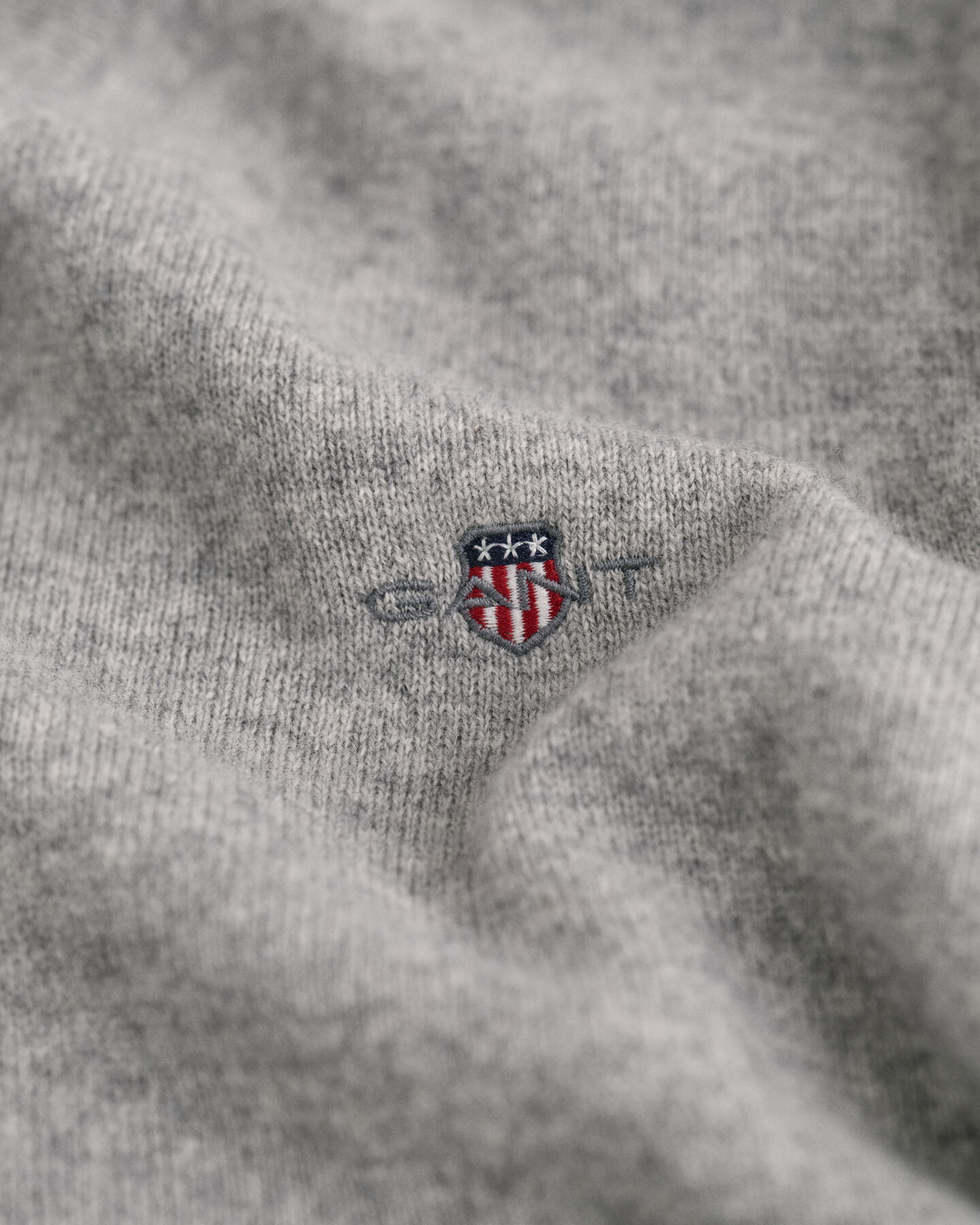 Maglia con scollo a V in finissima lana d’agnello