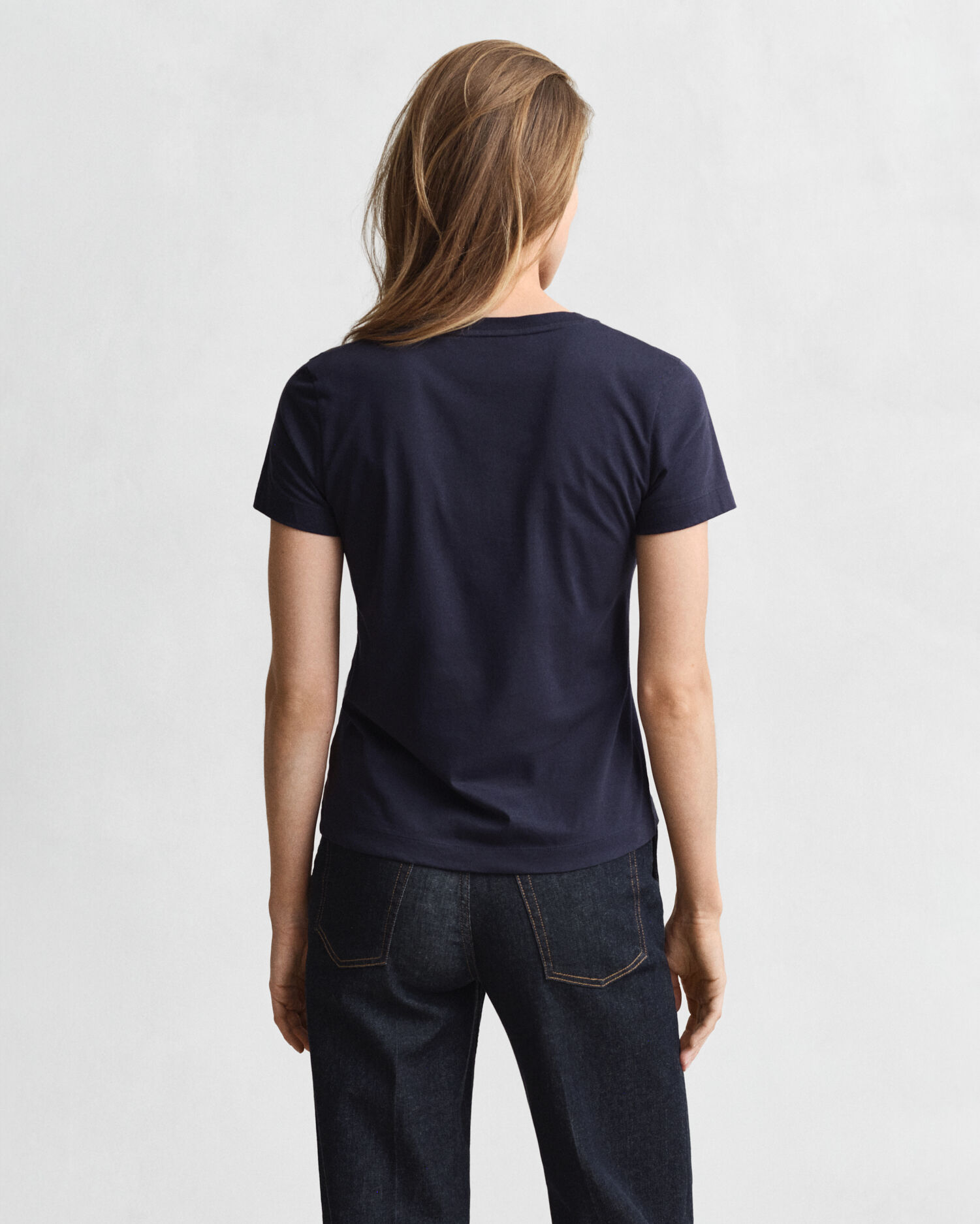 T-shirt Shield con scollo a V