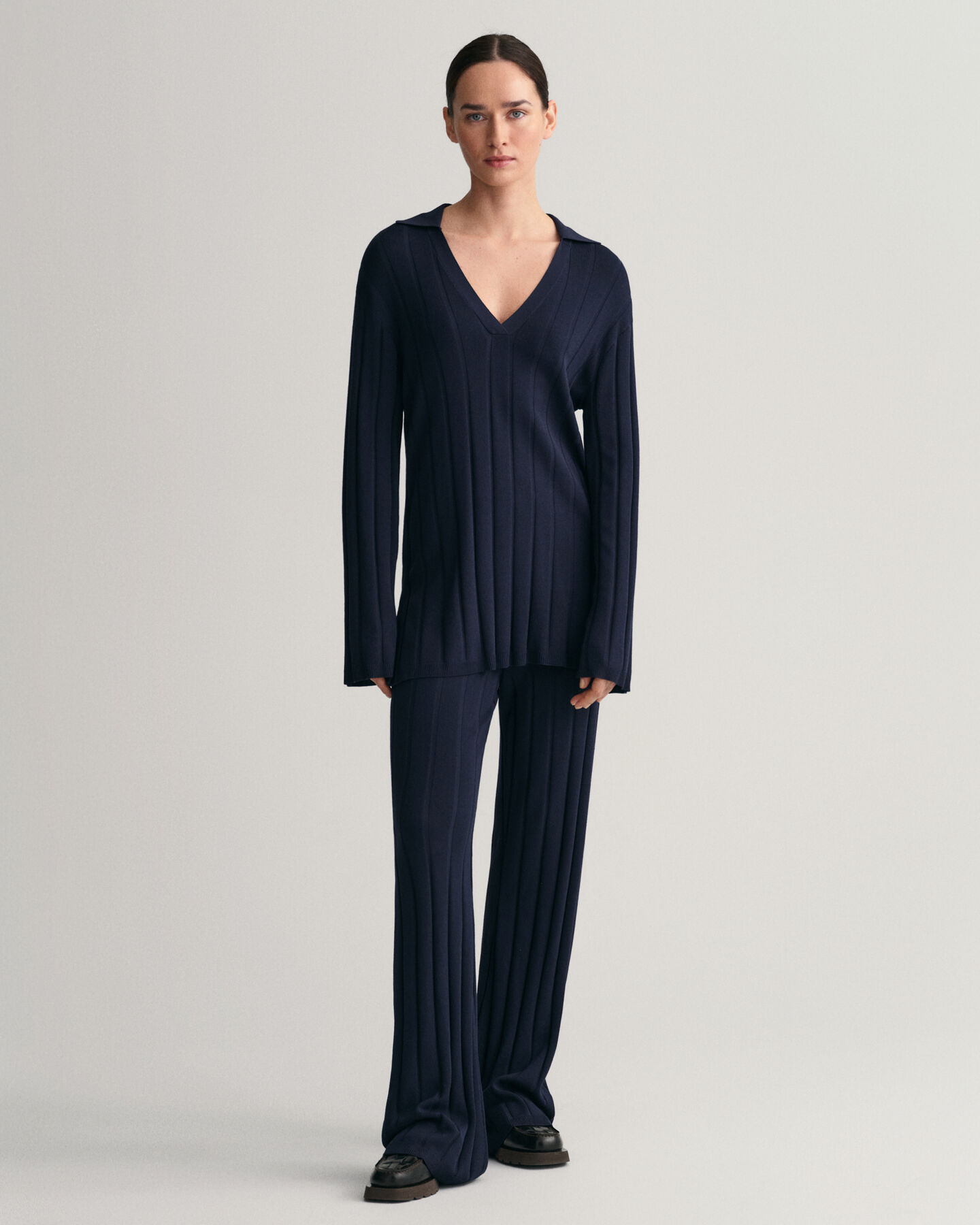 Maglia con colletto aperto in maglia a coste