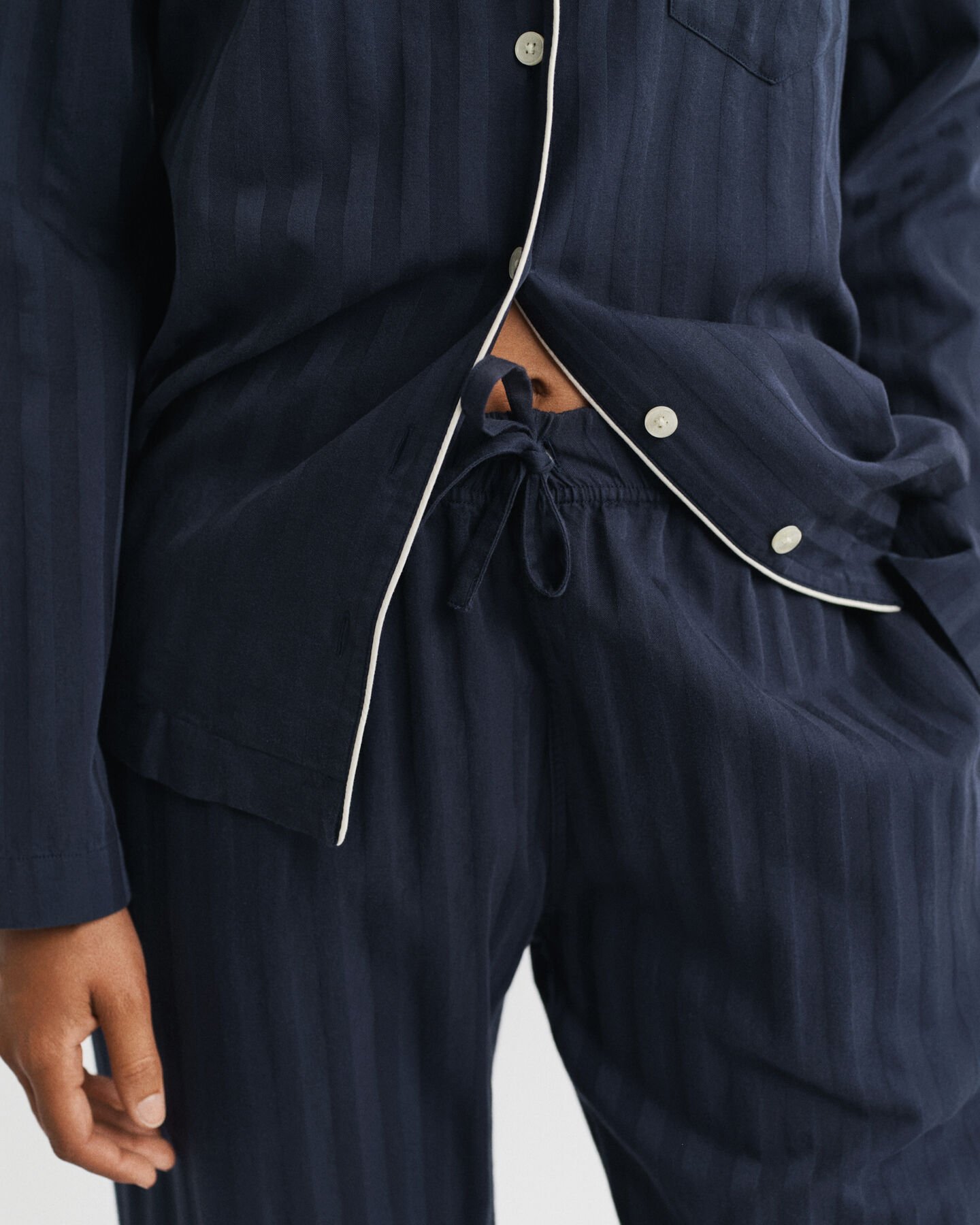 Confezione regalo di pigiama in raso a righe