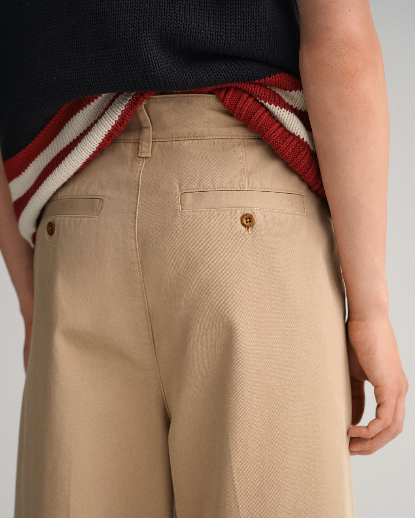Pantaloni chino voluminosi con pinces