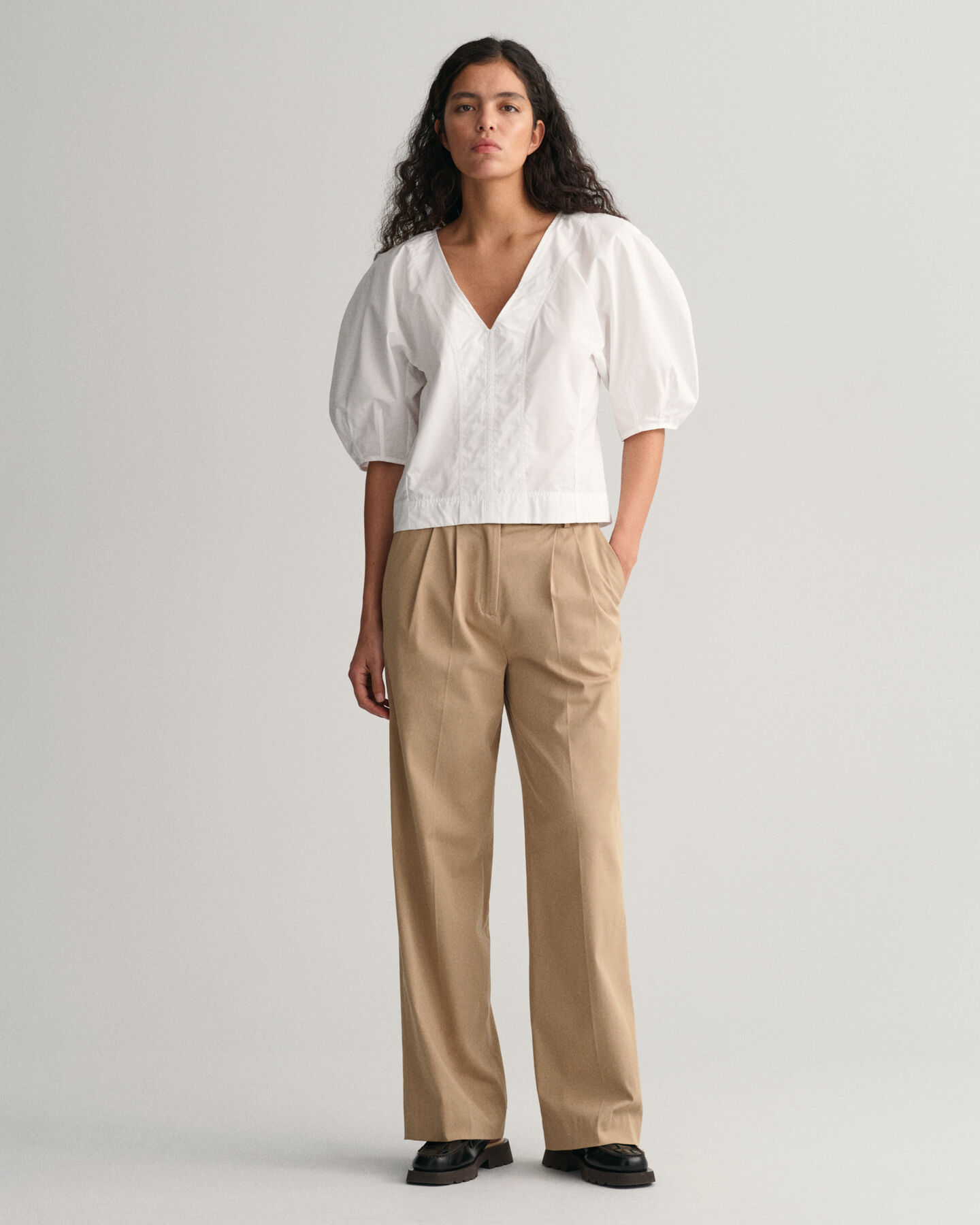 Top con scollo a V e maniche a palloncino