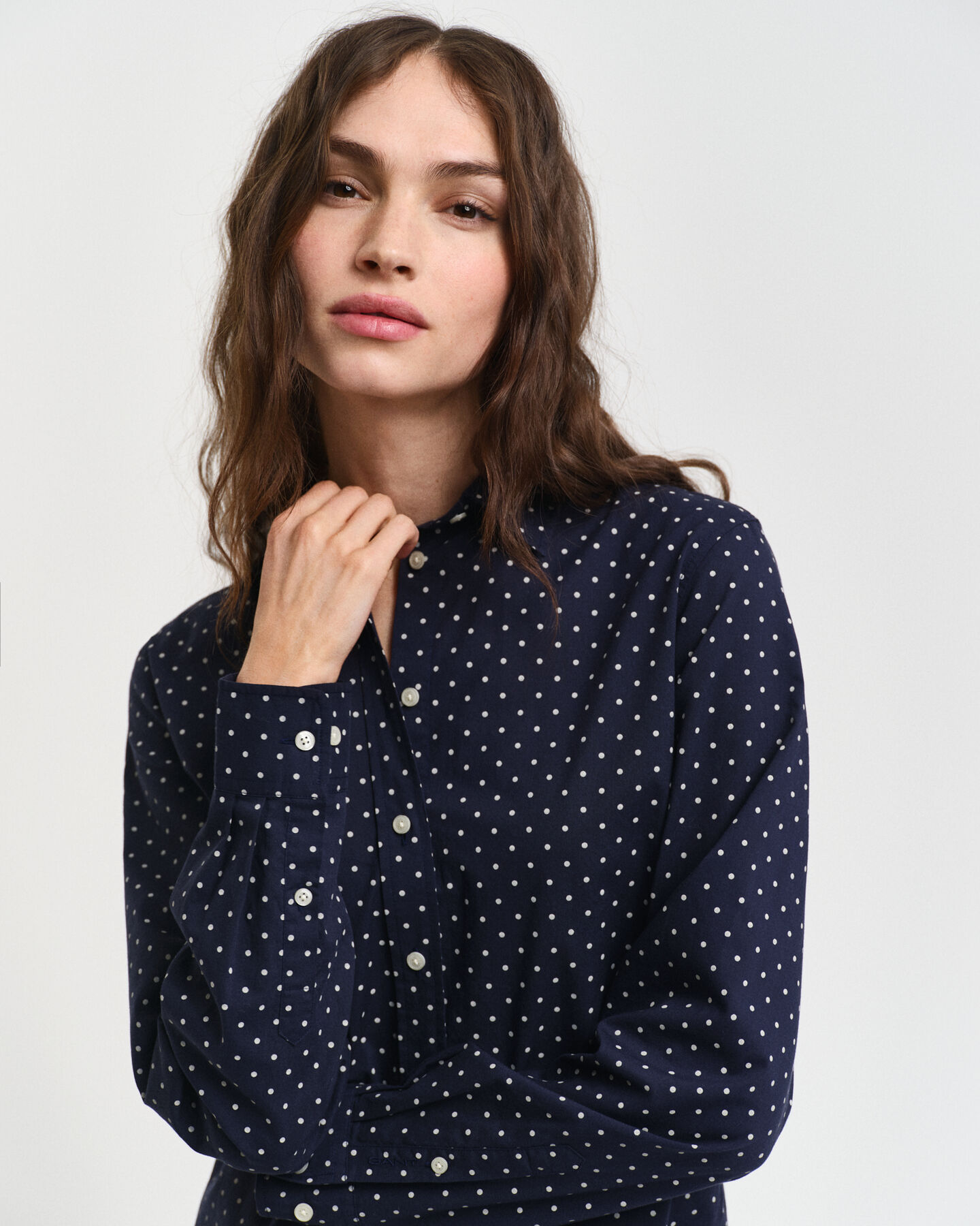 Camicia in voile di cotone con stampa a pois regular fit