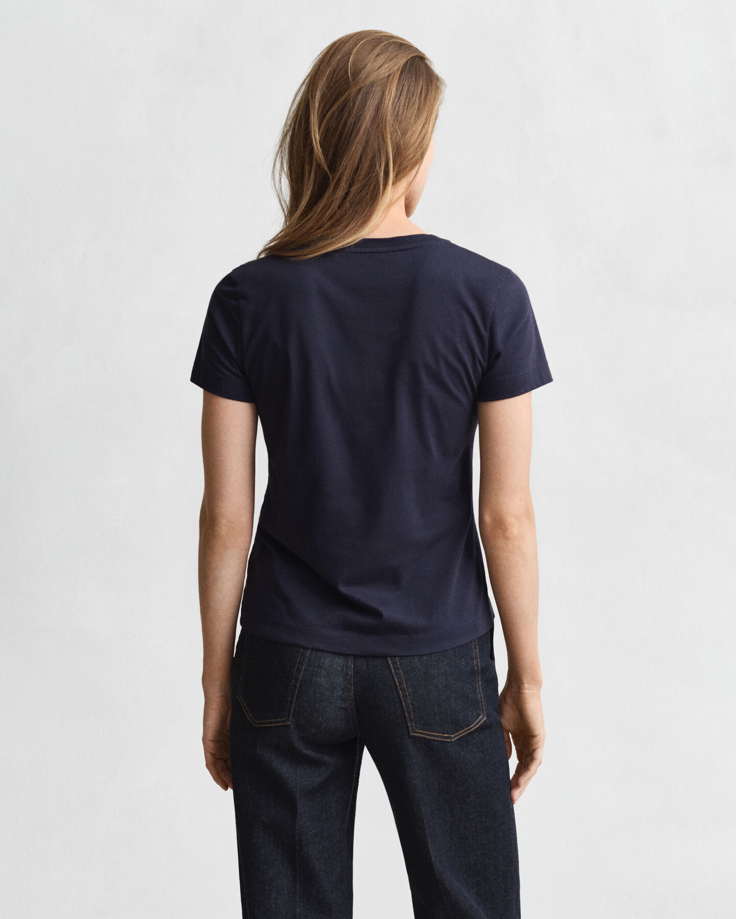 T-shirt Shield con scollo a V