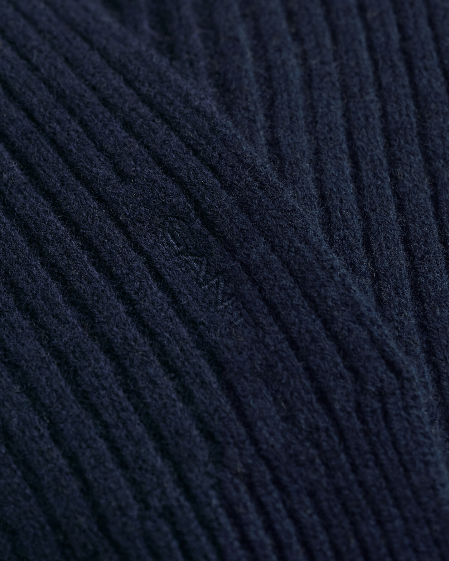 Sciarpa in lana fine lavorata a maglia