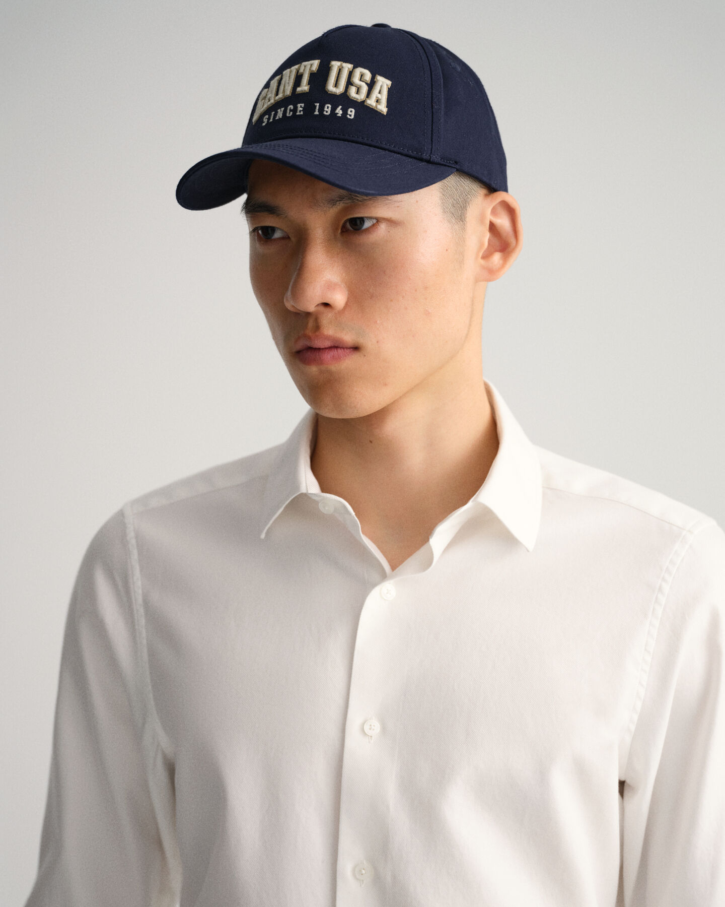 Camicia in twill tinta unita slim fit