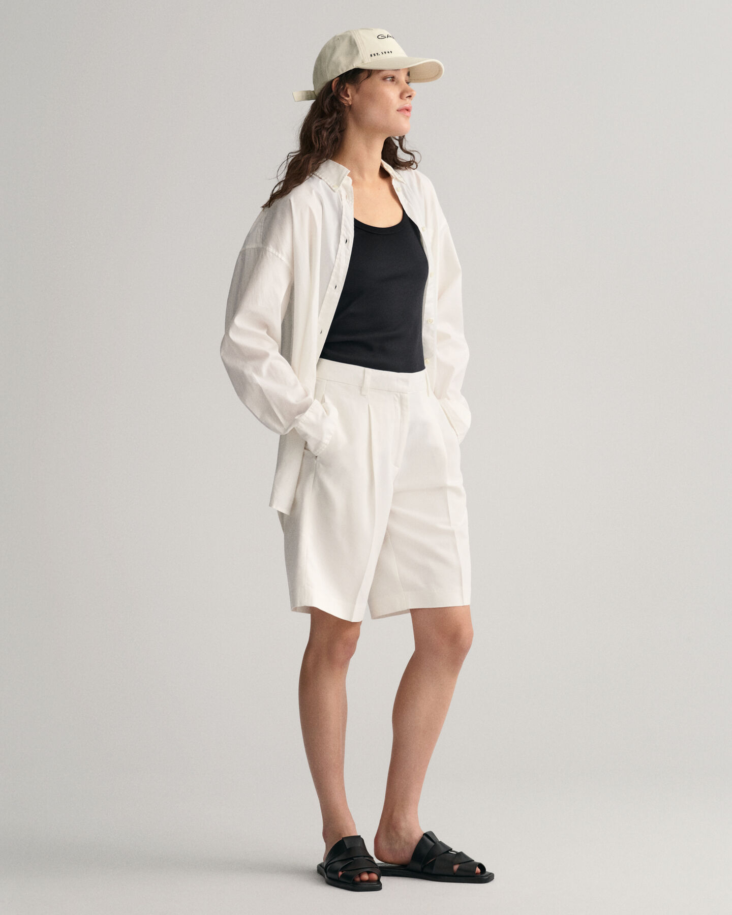 Pantaloncini con pinces relaxed fit