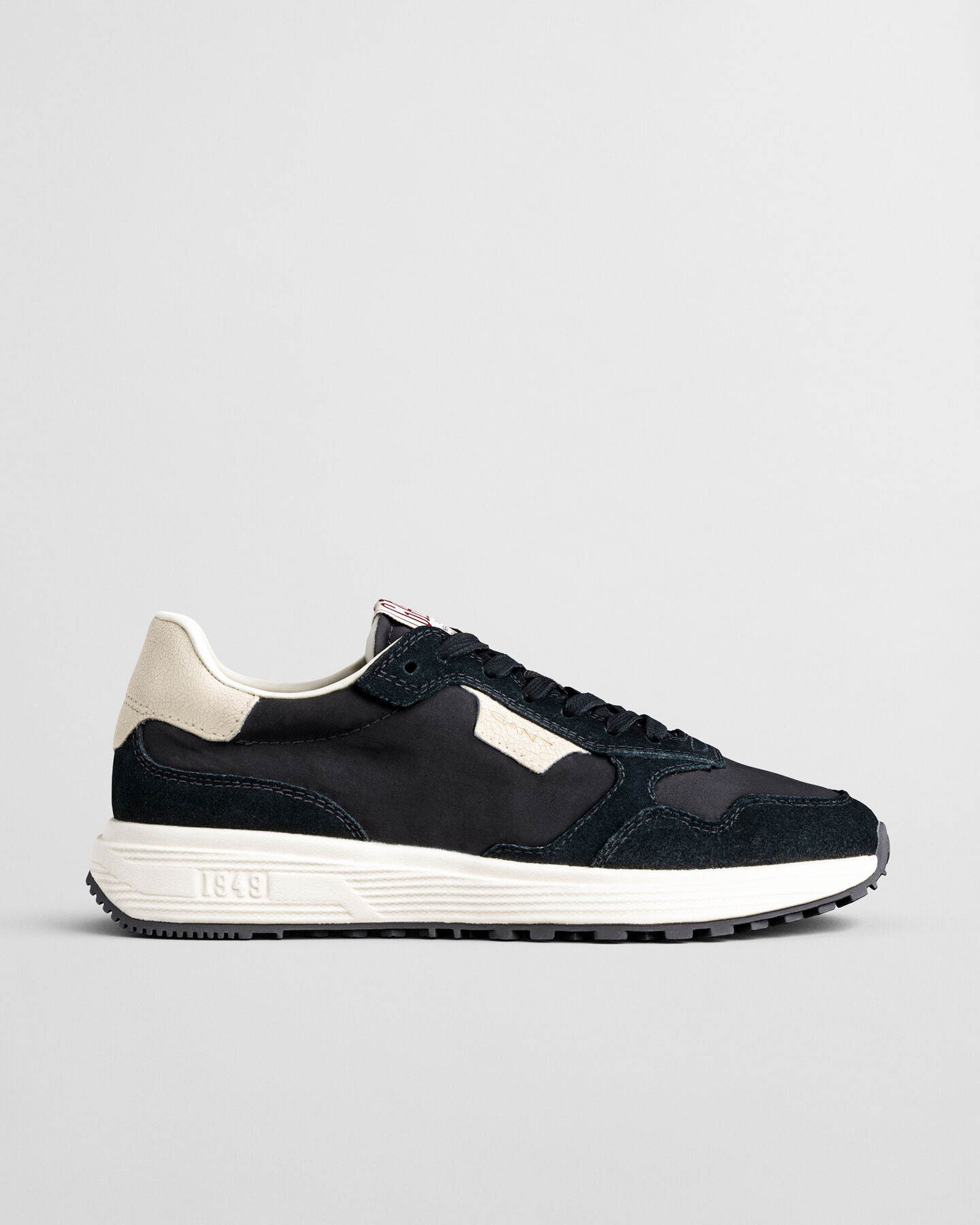 Sneakers Beywin in camoscio e nylon