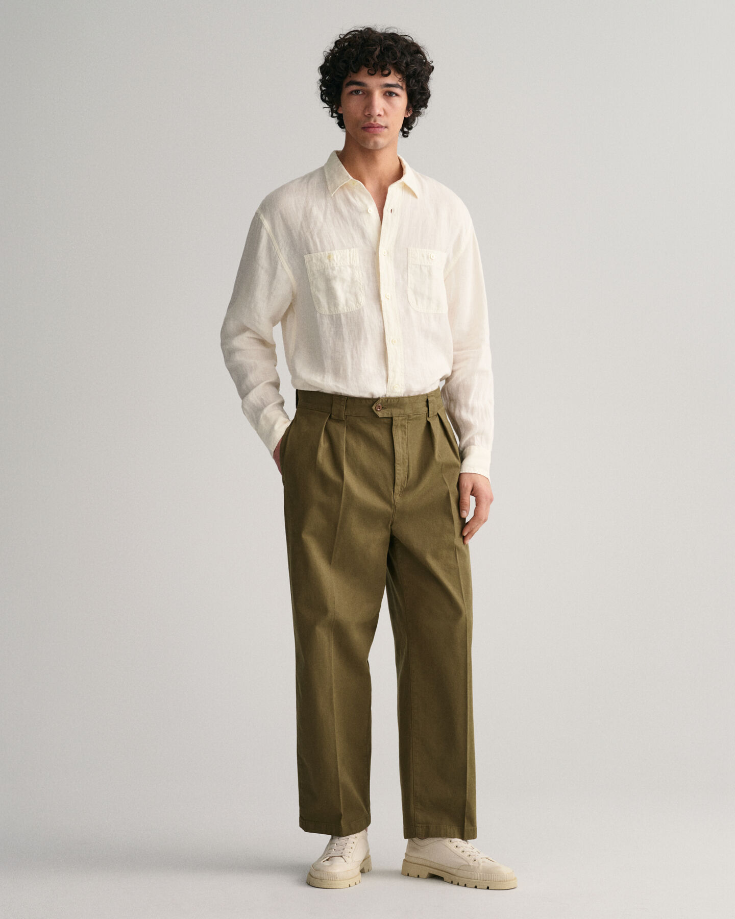 Pantaloni chino in twill con pinces