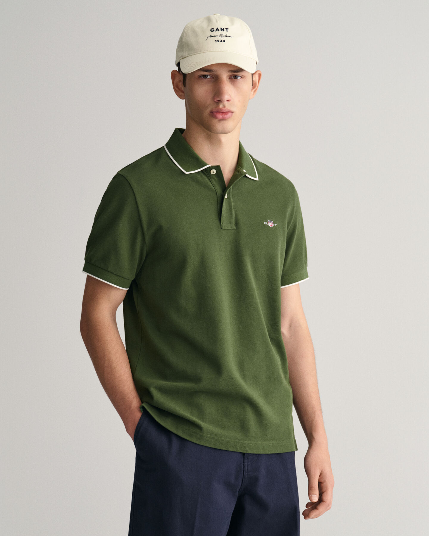 Polo in piqu&eacute; con bordino a contrasto