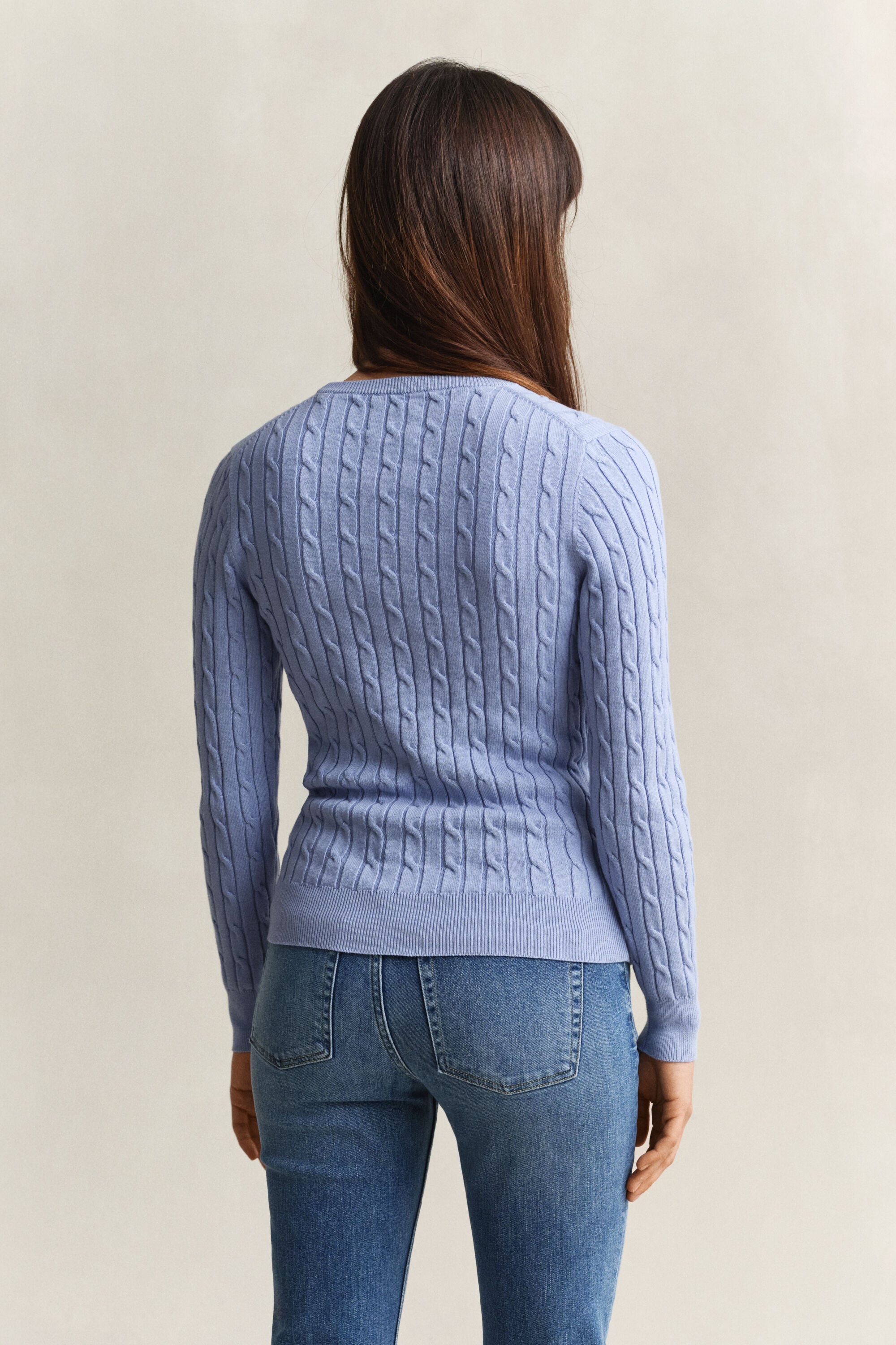 Maglia girocollo in cotone elasticizzato a trecce
