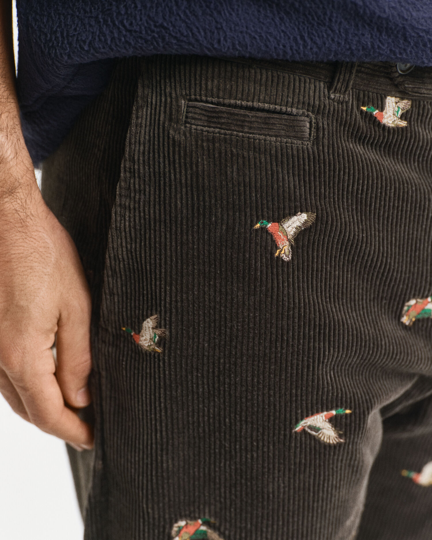 Pantaloni in velluto a coste con ricami straight fit