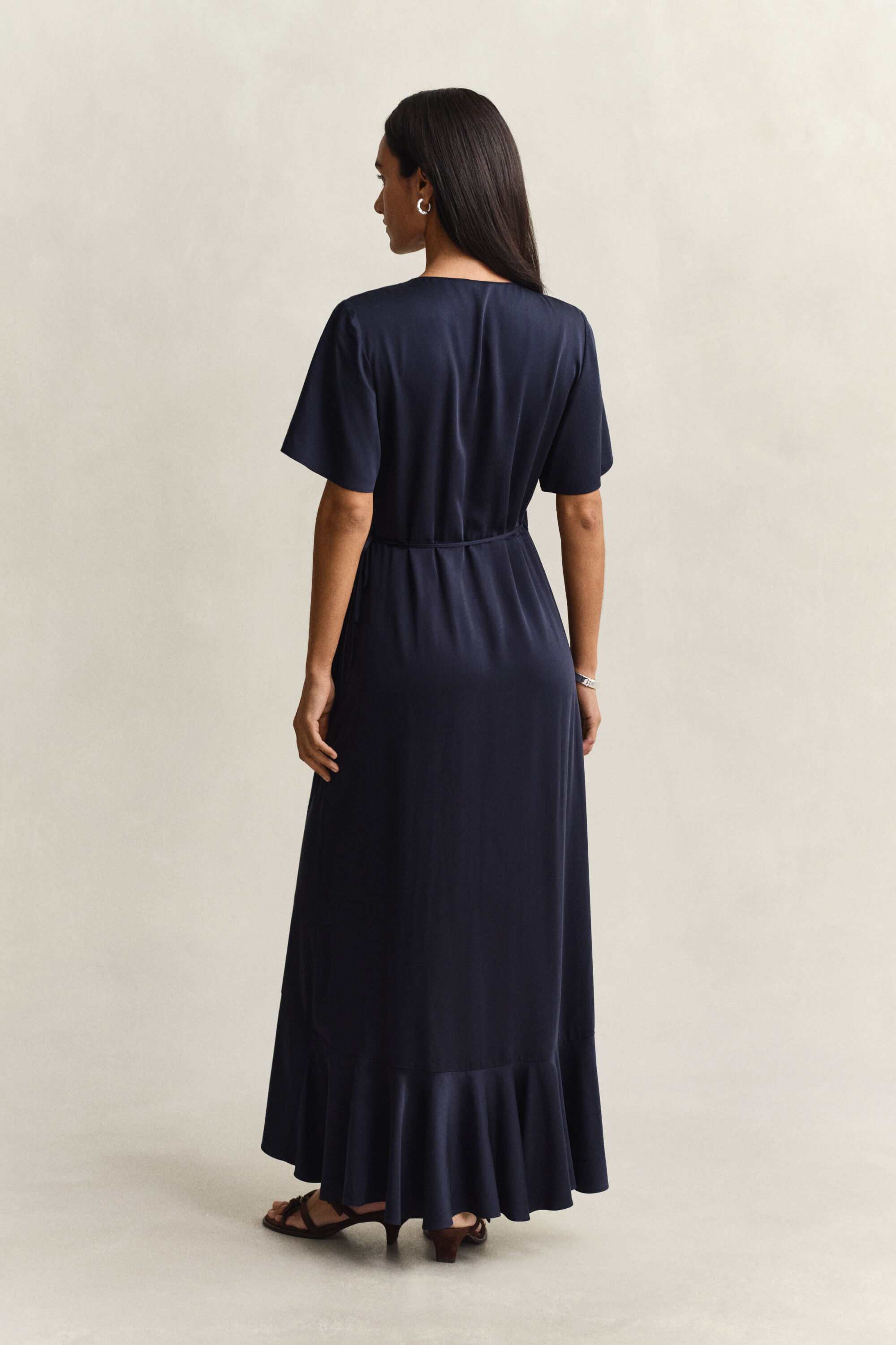 Abito a portafoglio con volant