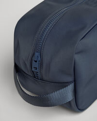 Beauty-case Banner Shield