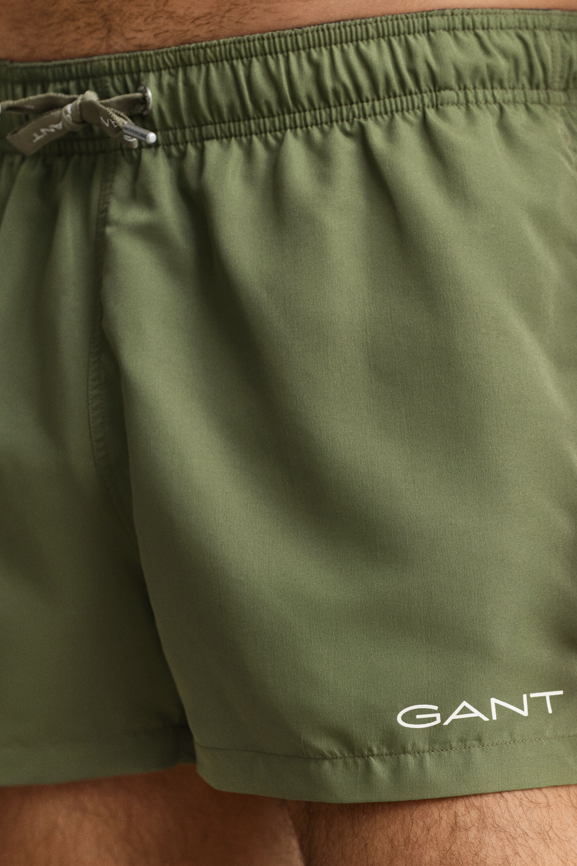 Pantaloncini da bagno con logo in tessuto ad asciugatura rapida