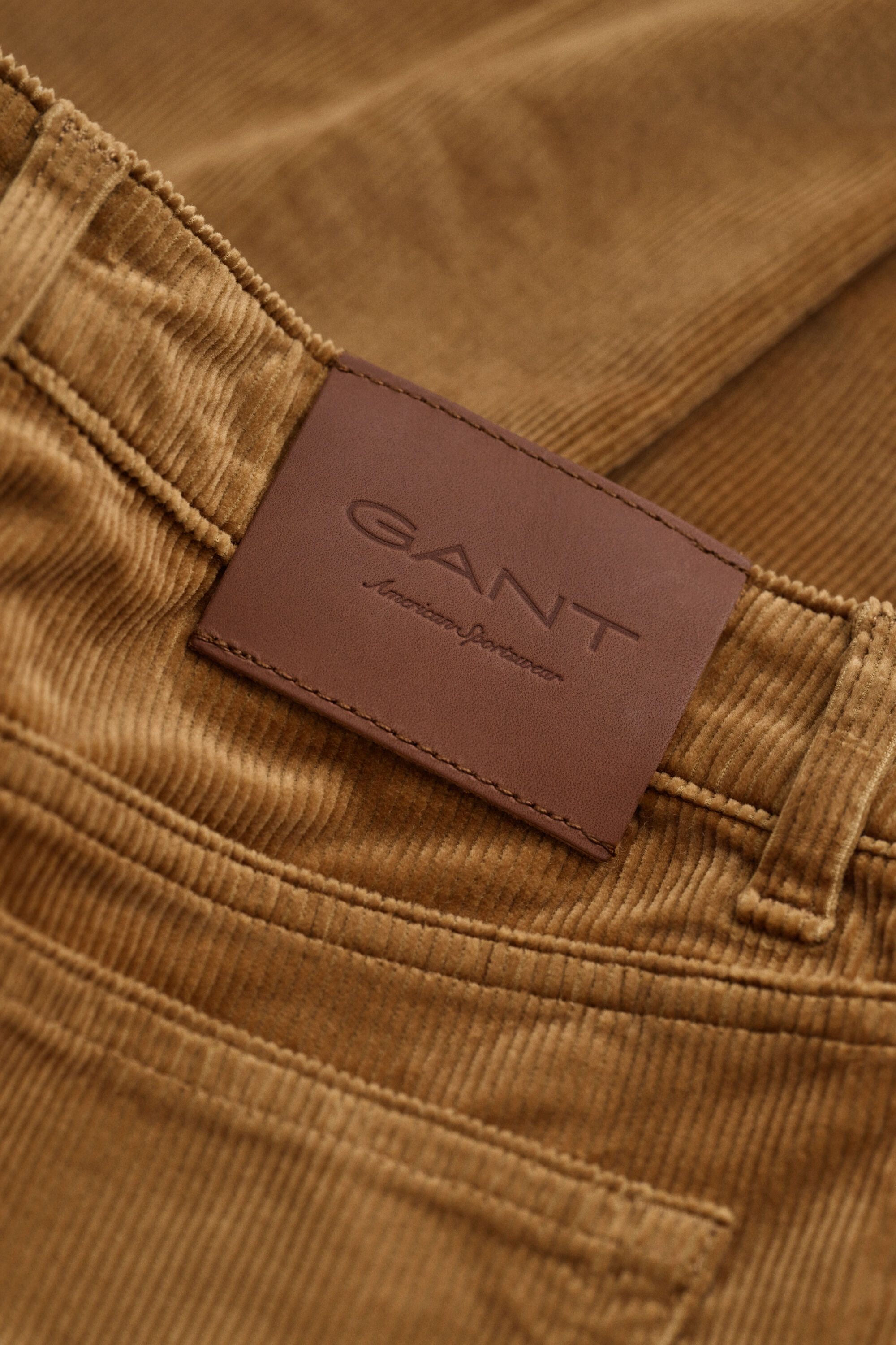 Jeans svasati in velluto a coste