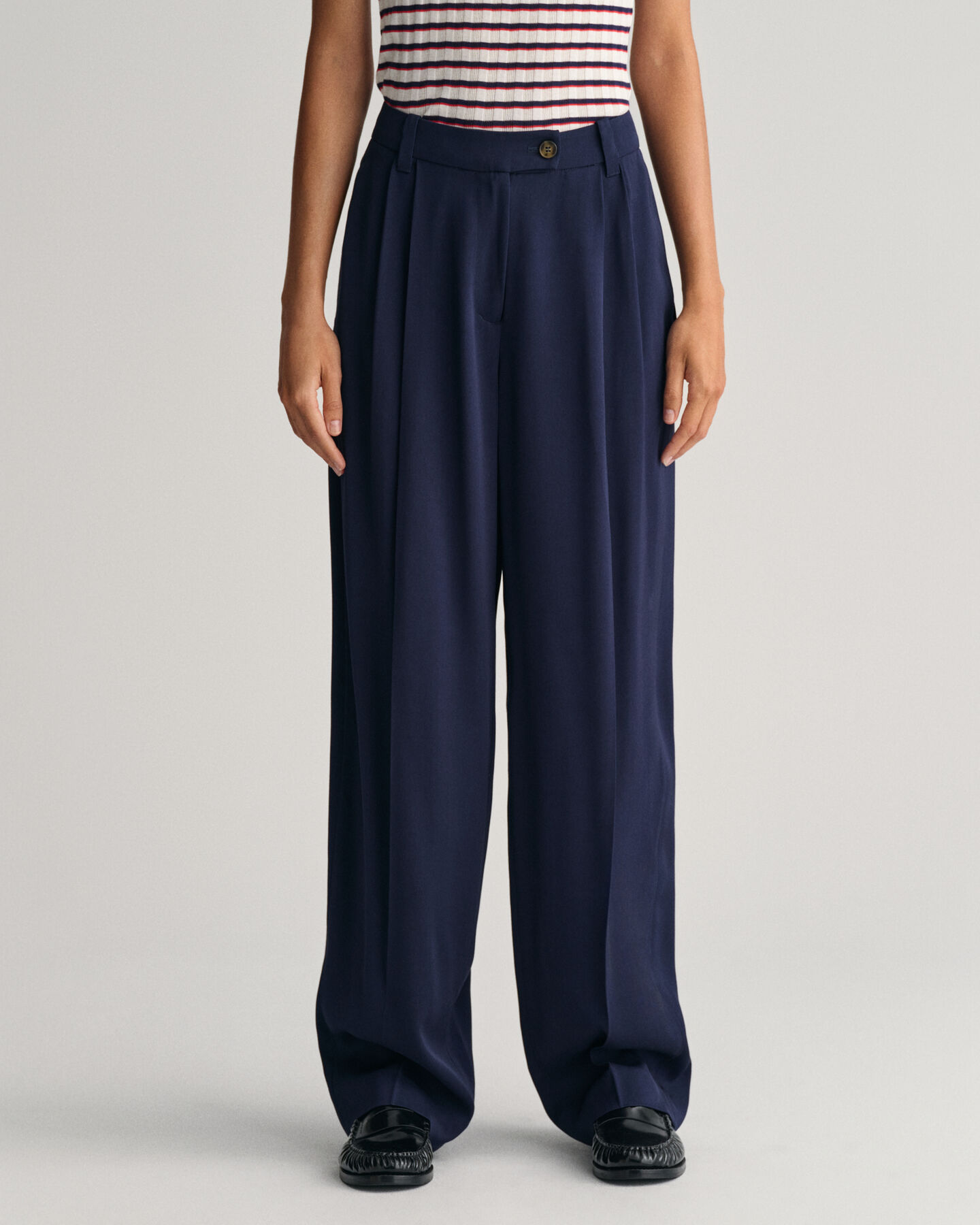 Pantaloni chino a gamba larga a vita bassa loose fit