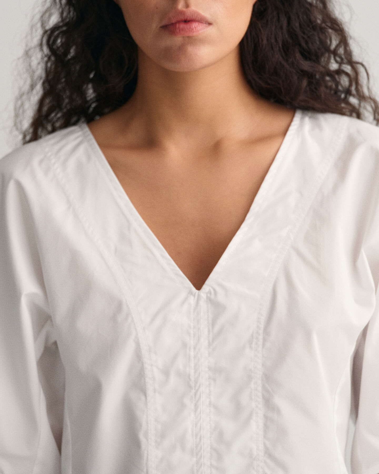 Top con scollo a V e maniche a palloncino