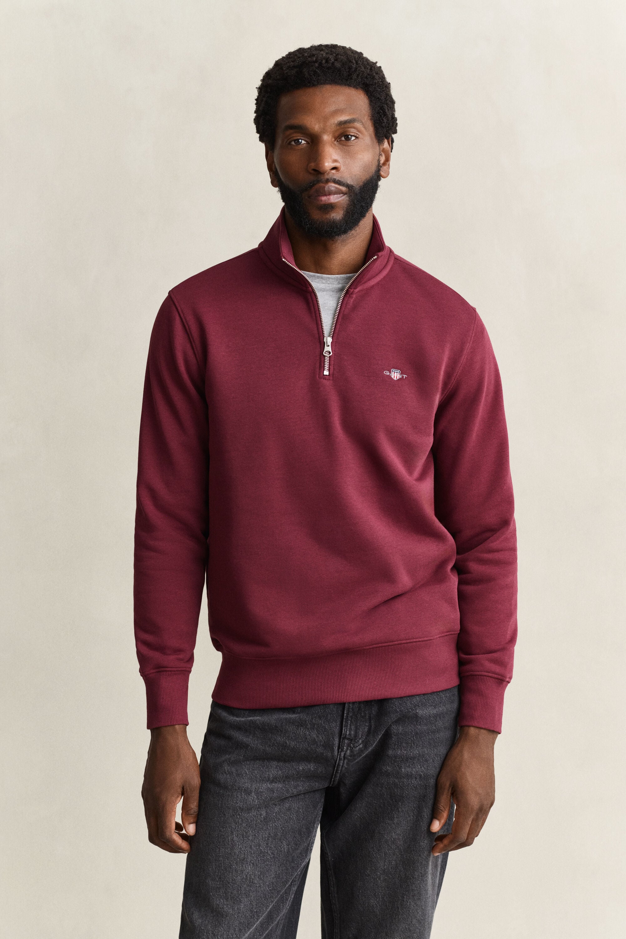 Felpa Shield con zip corta