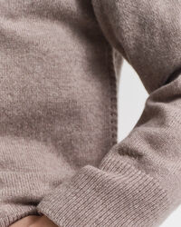 Maglia girocollo in morbida lana misto cashmere