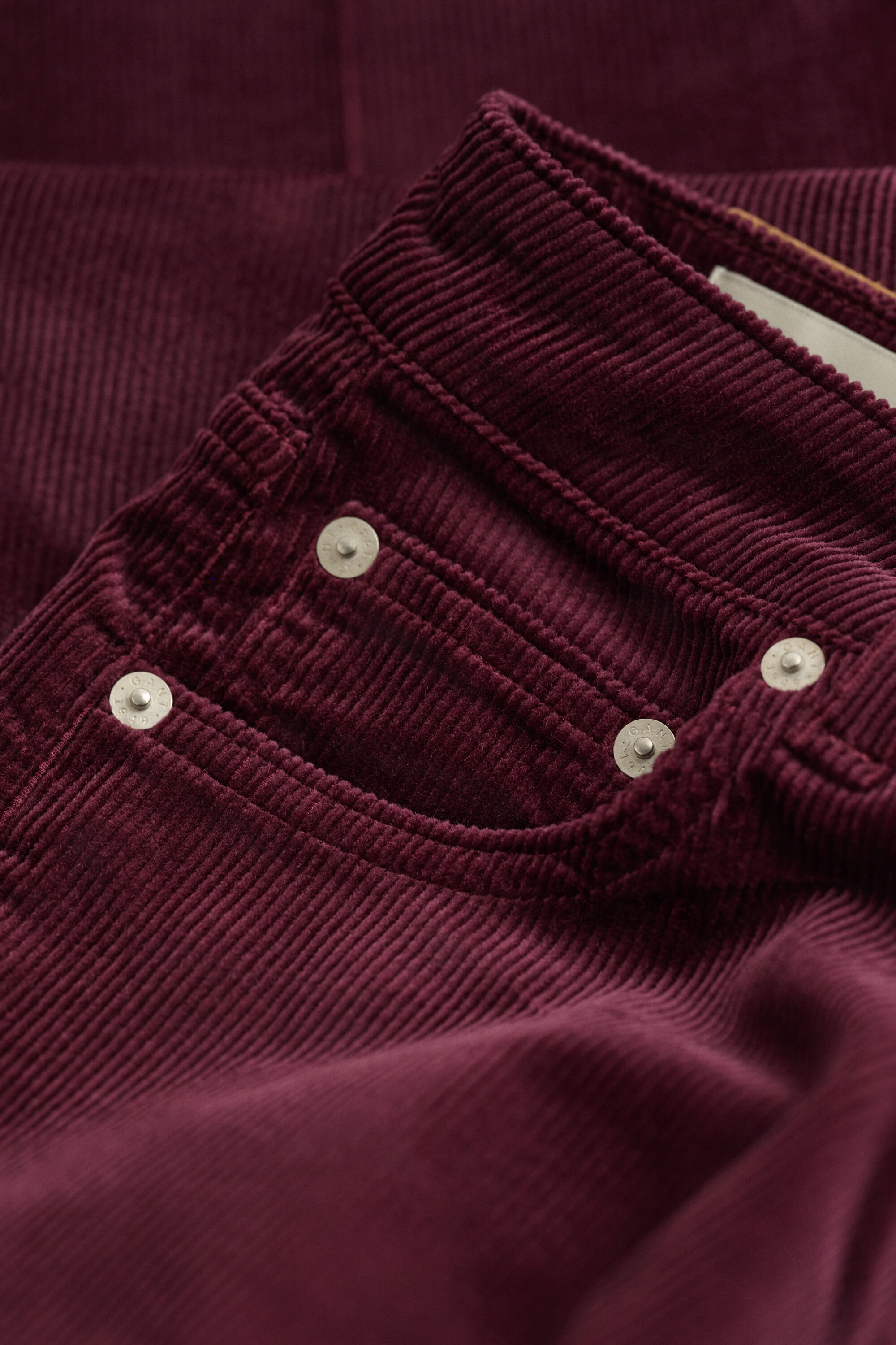 Jeans svasati in velluto a coste