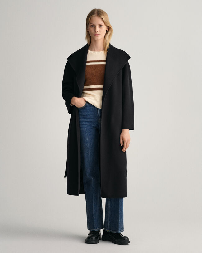 Cappotto con cintura e cuciture a mano