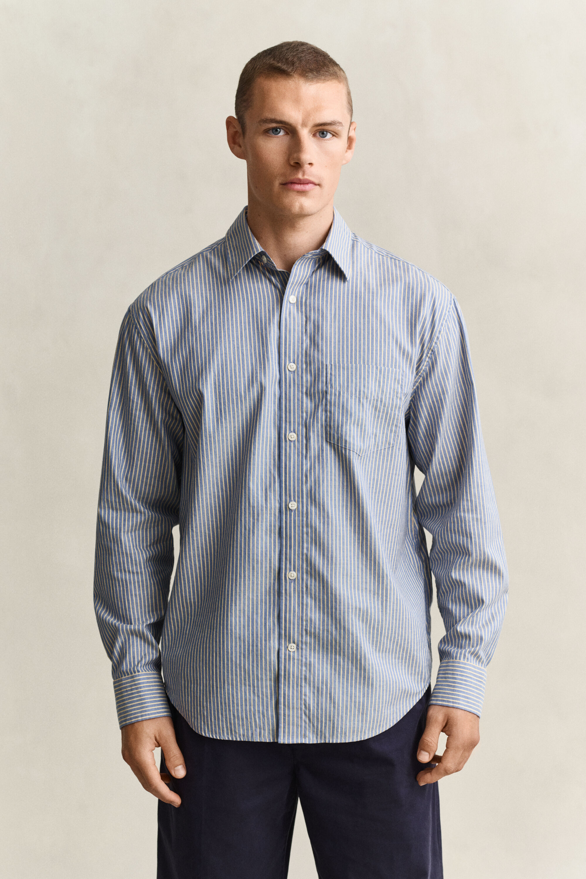 Camicia a righe in edizione esclusiva per membri
