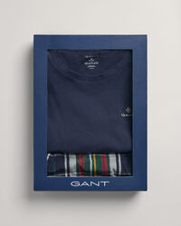 Confezione regalo con pigiama a quadri e T-shirt