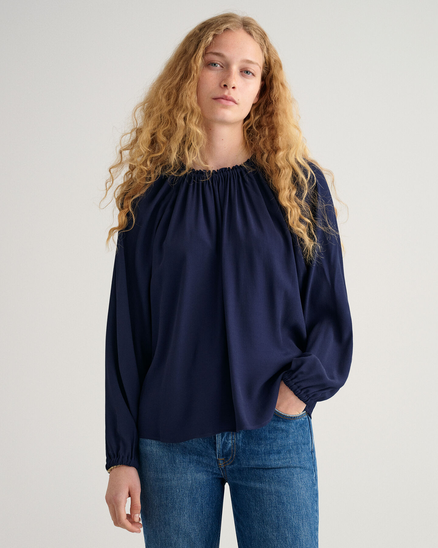 Blusa con scollo a barchetta