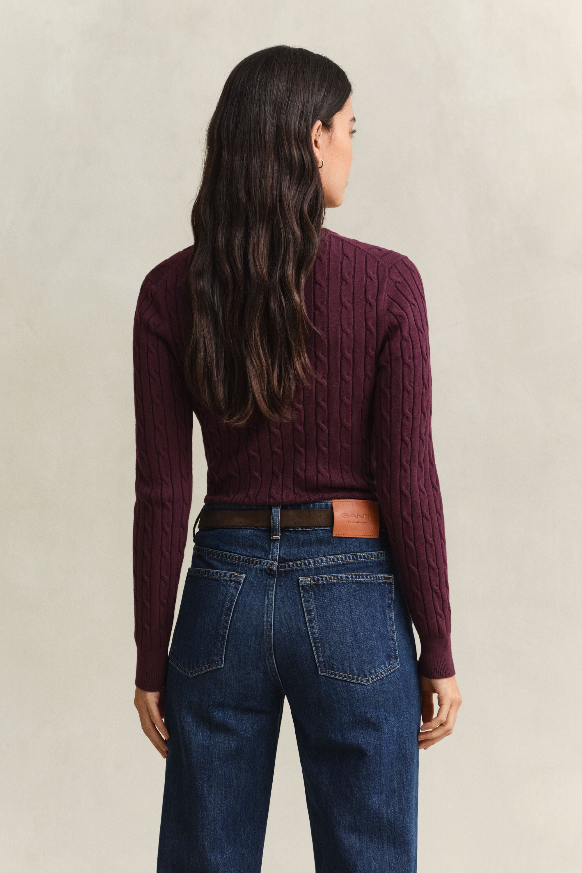 Maglia girocollo in cotone elasticizzato a trecce