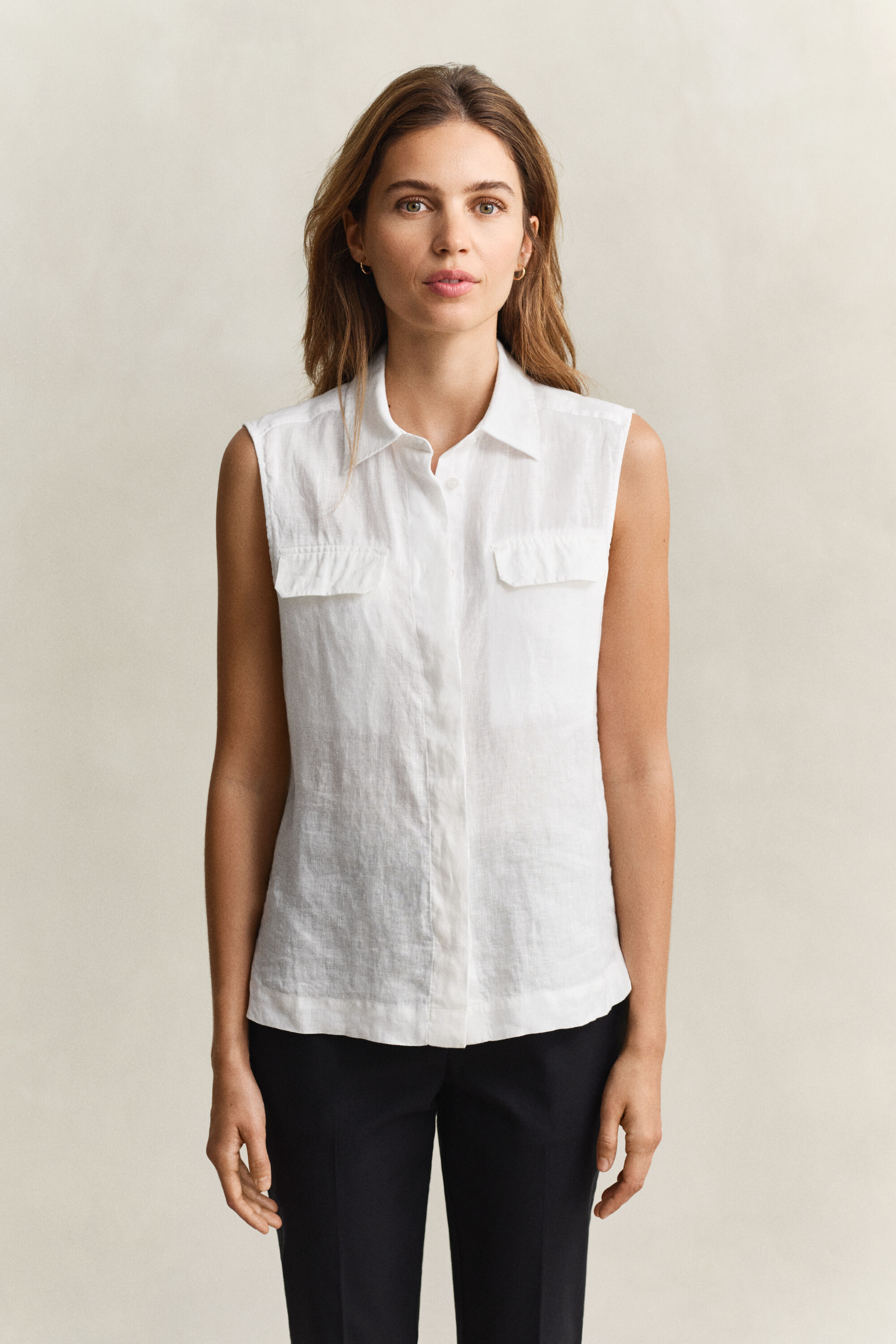 Camicia smanicata in lino