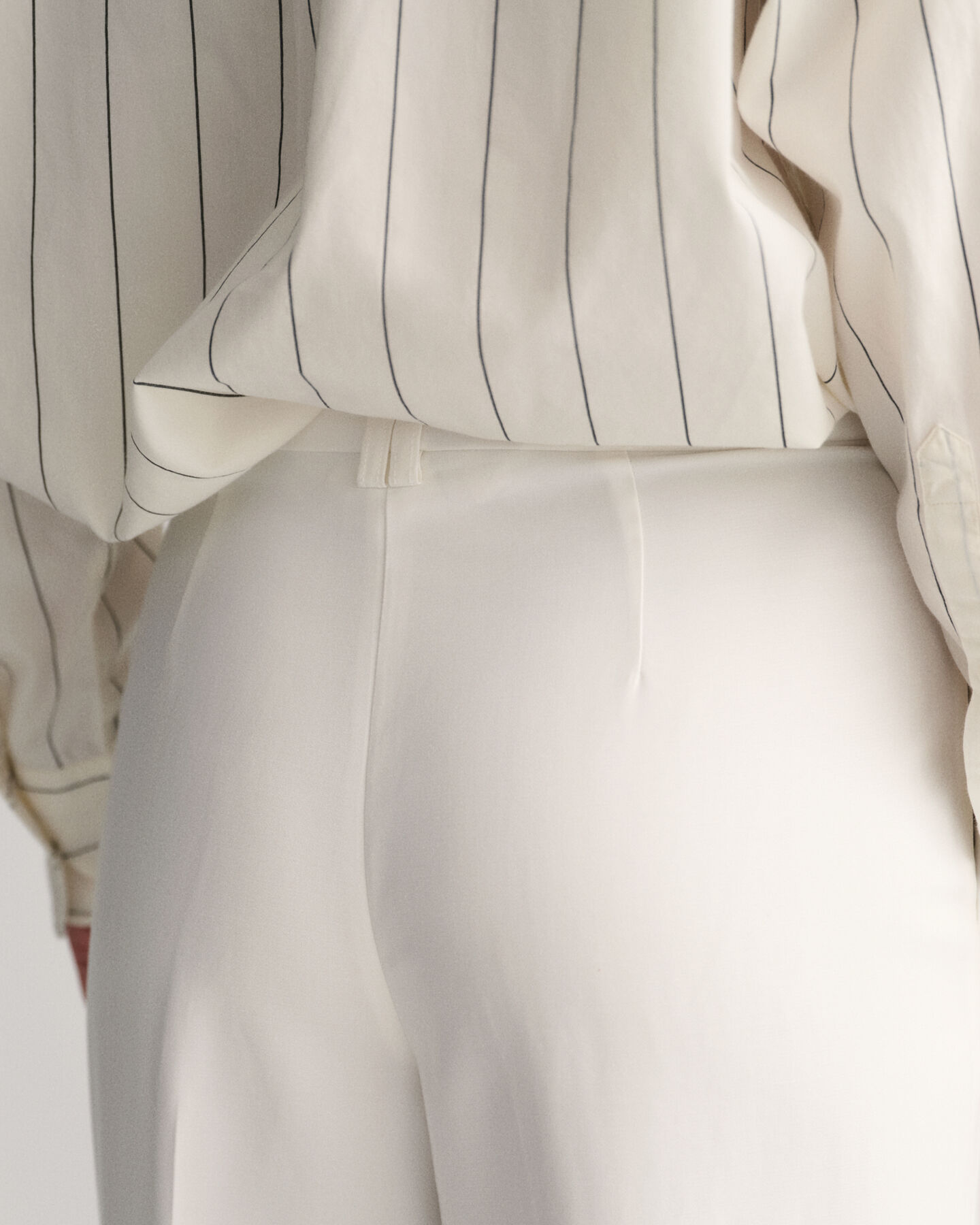 Pantaloni con pinces relaxed fit