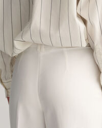 Pantaloni con pinces relaxed fit