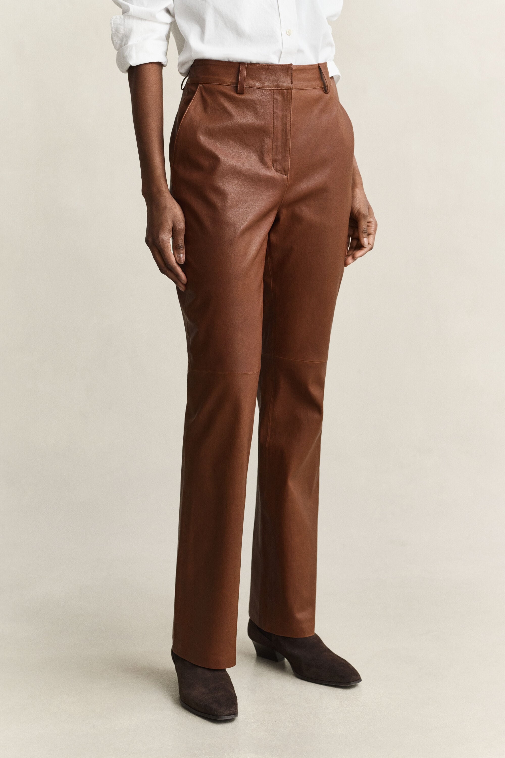 Pantaloni in pelle svasati