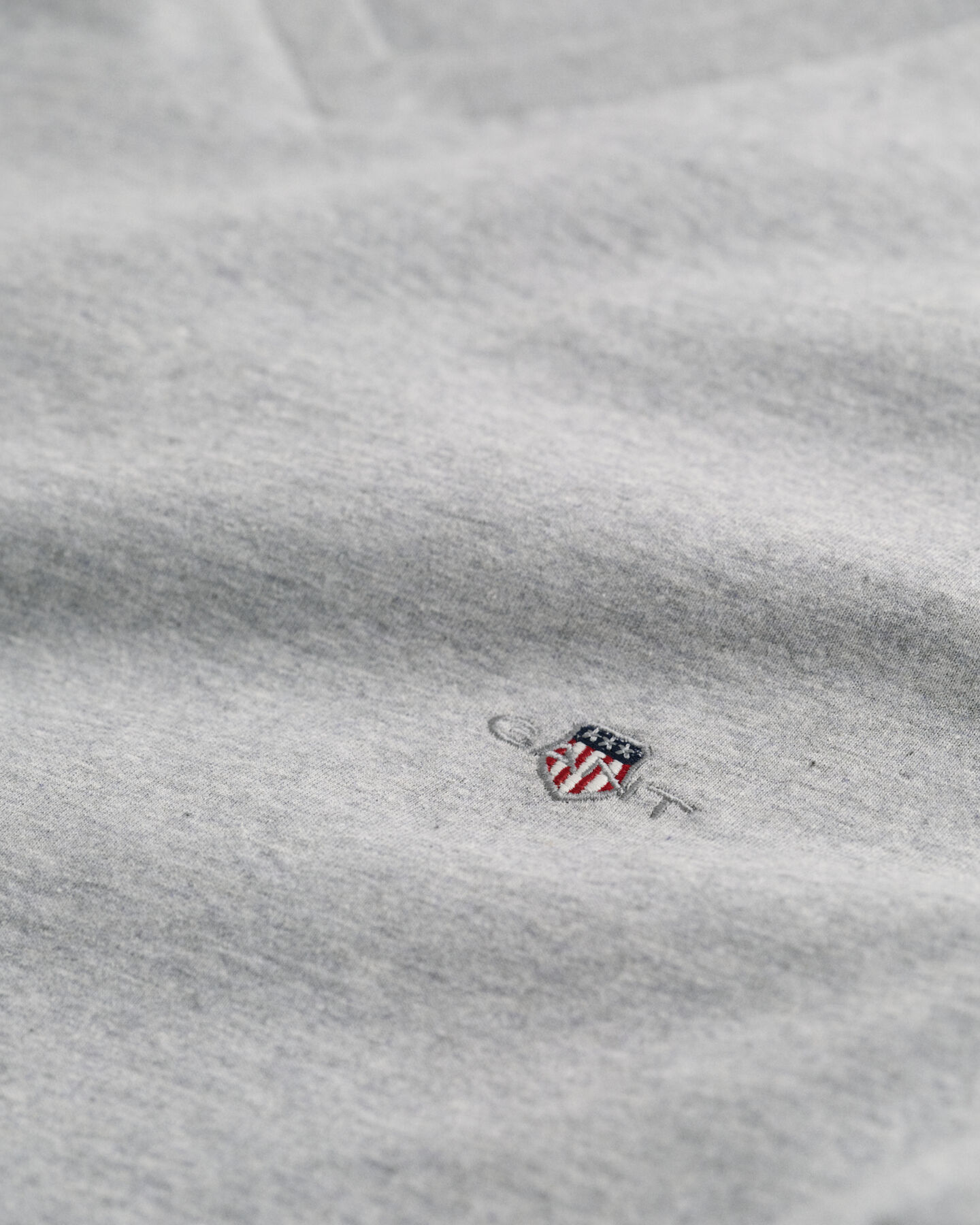 T-shirt Shield con scollo a V slim fit