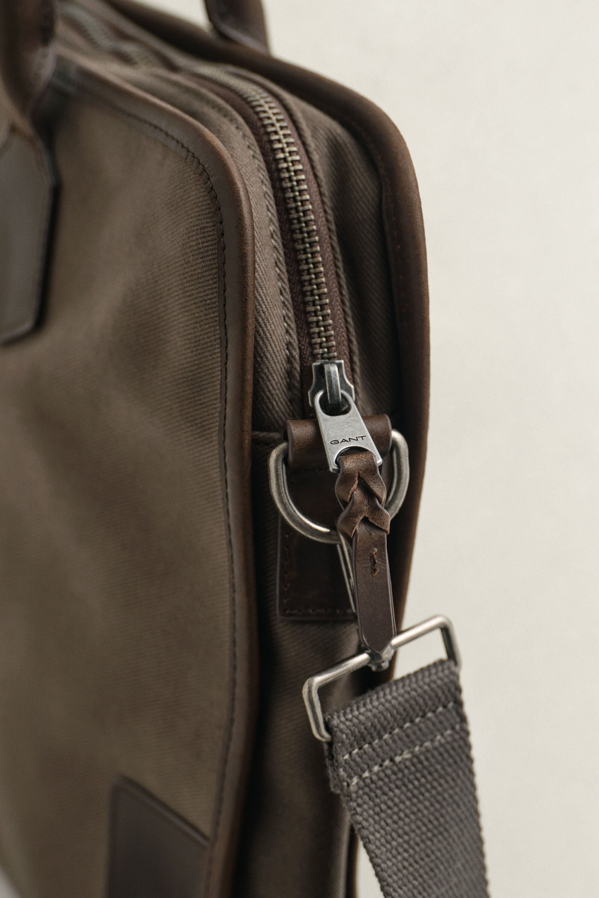 Borsa Commuter Premium