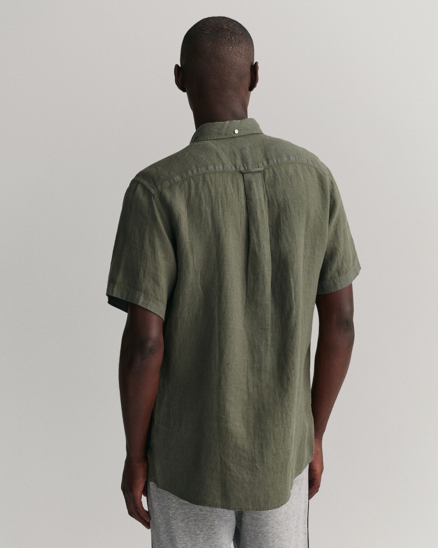 Camicia di lino tinto in capo maniche corte regular fit