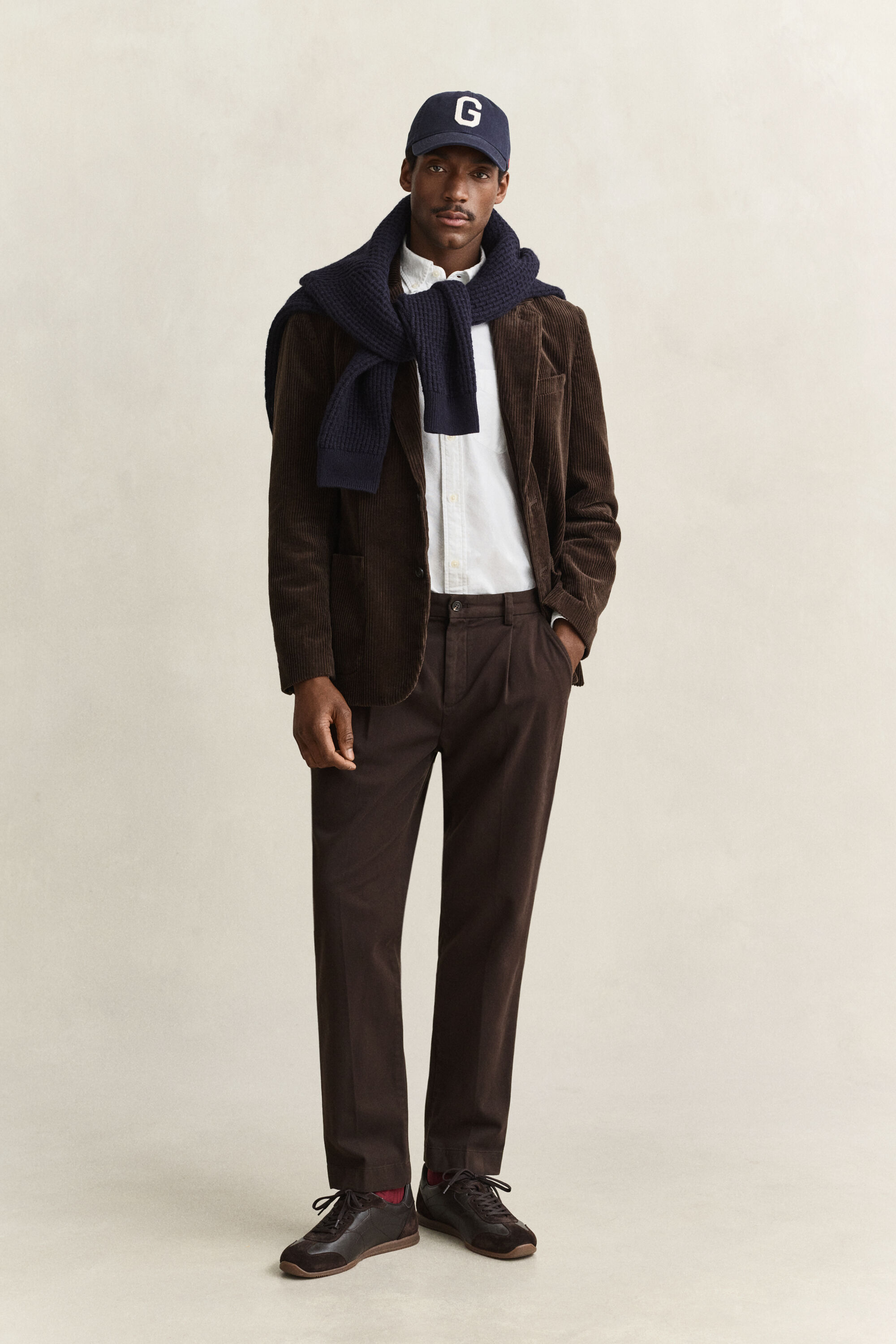 Pantaloni chino stretti in fondo