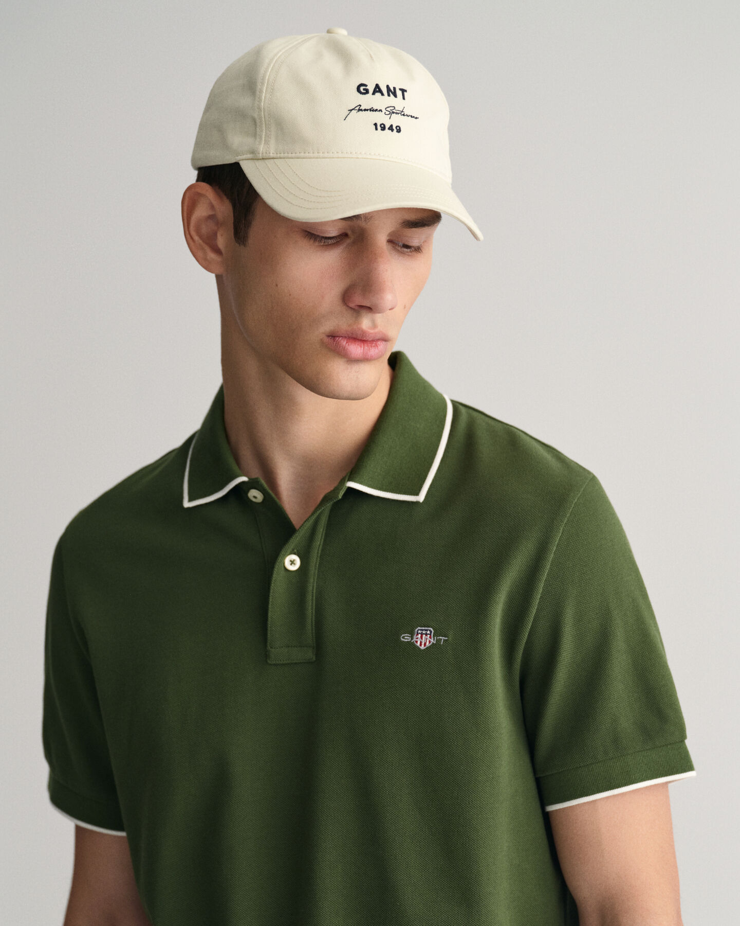 Polo in piqu&eacute; con bordino a contrasto