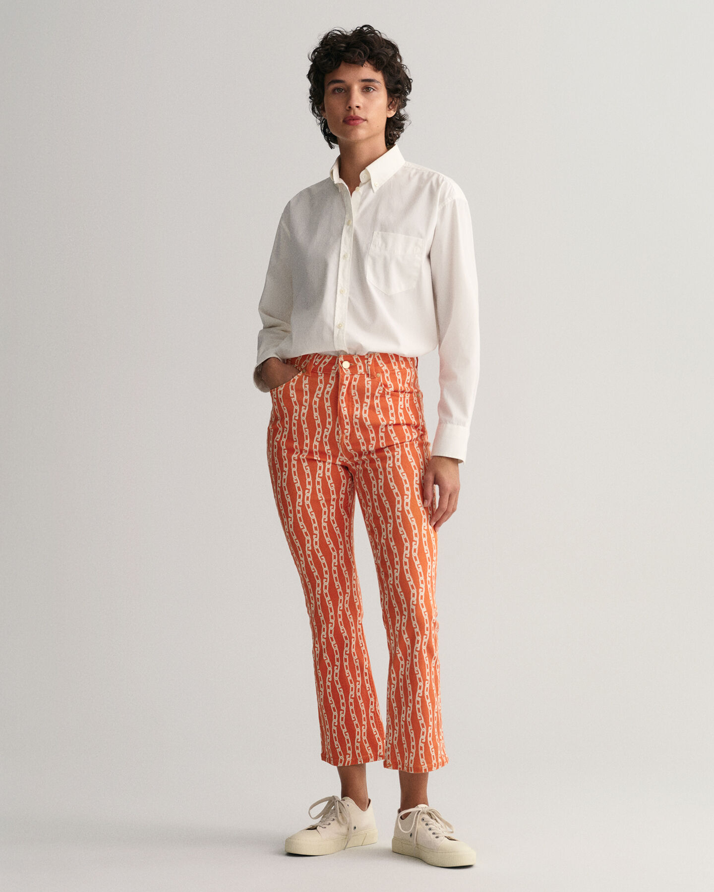 Jeans alla caviglia con stampa a catena