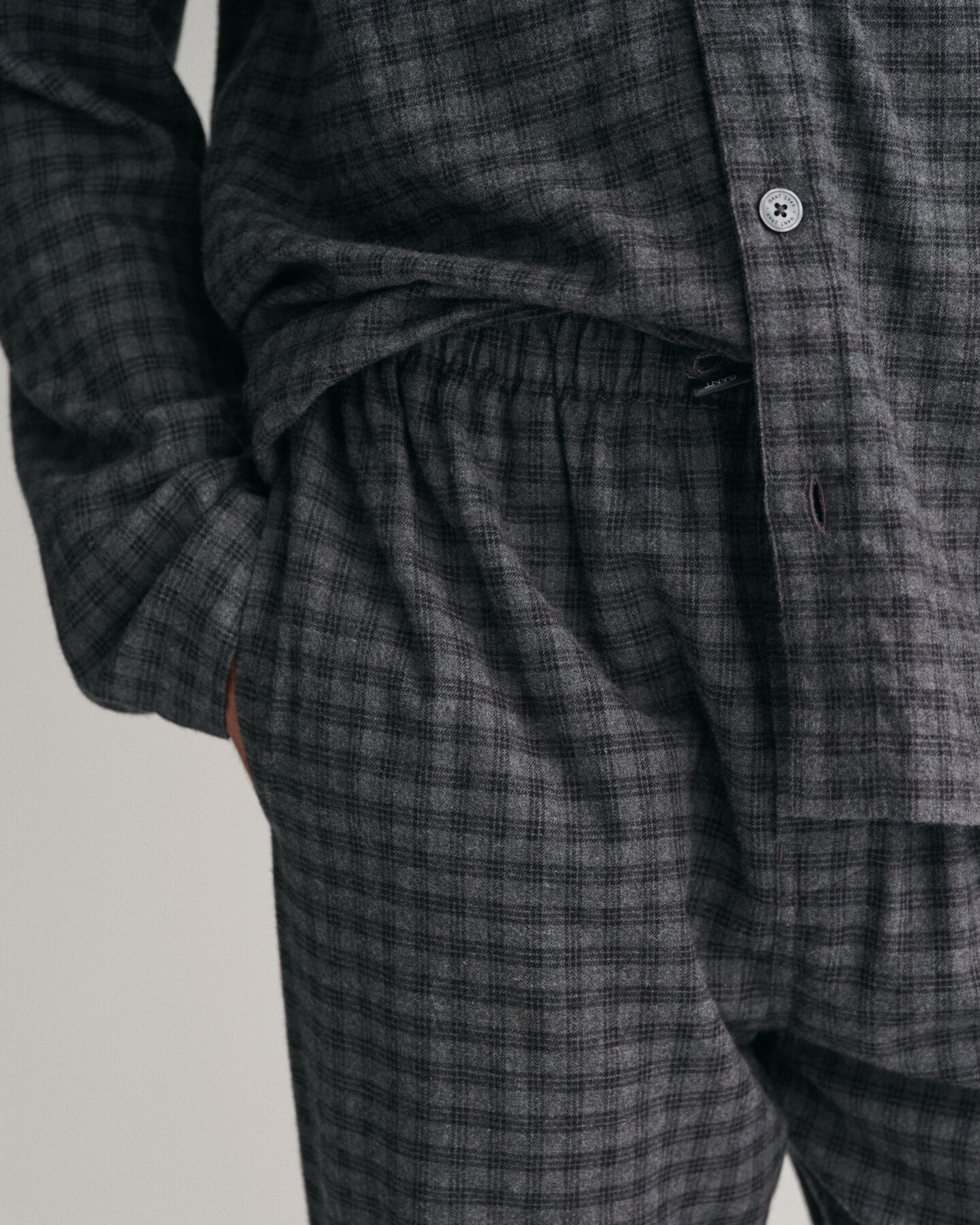 Confezione regalo con pigiama in flanella, pantaloni e camicia