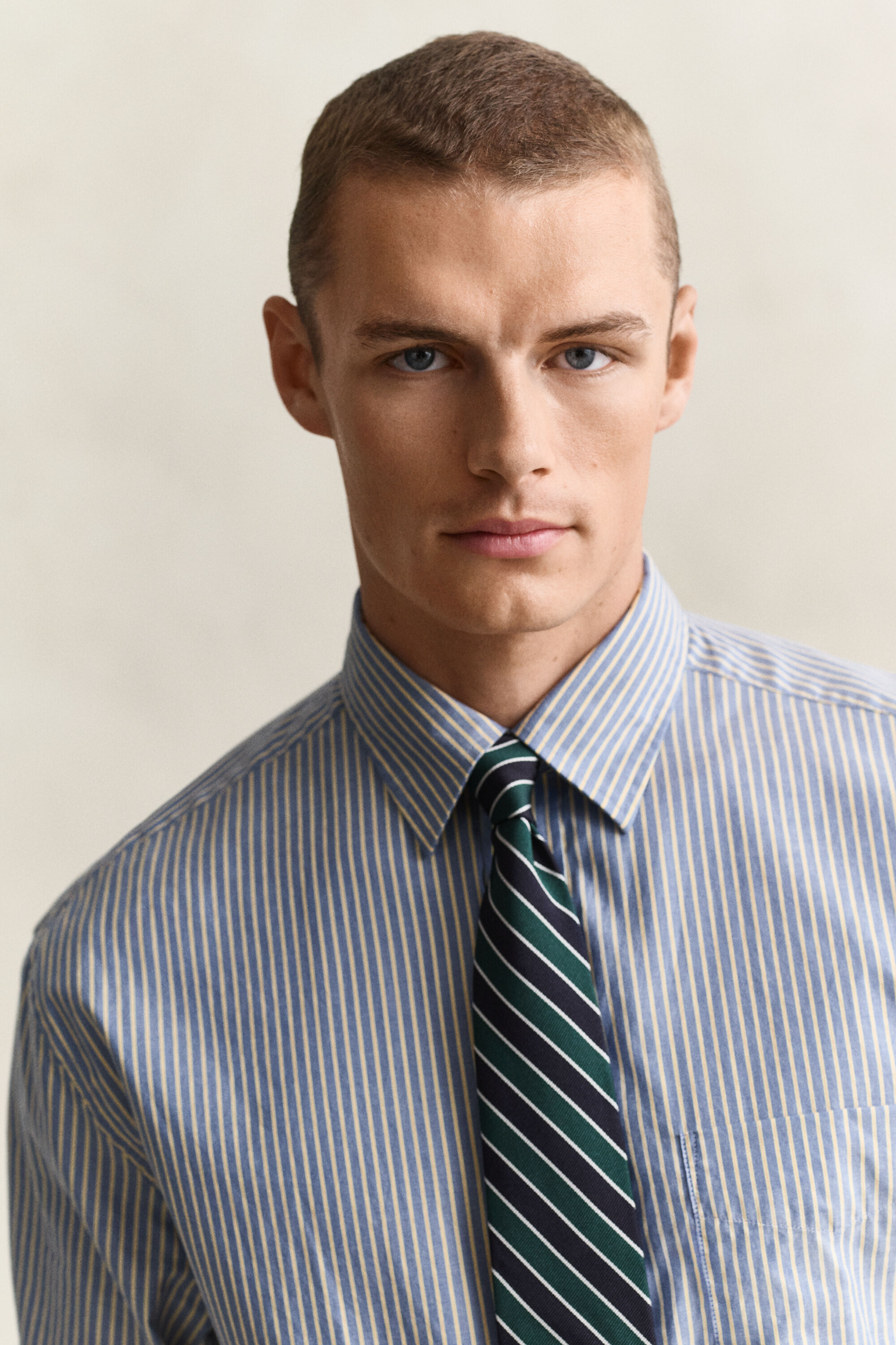 Camicia a righe in edizione esclusiva per membri