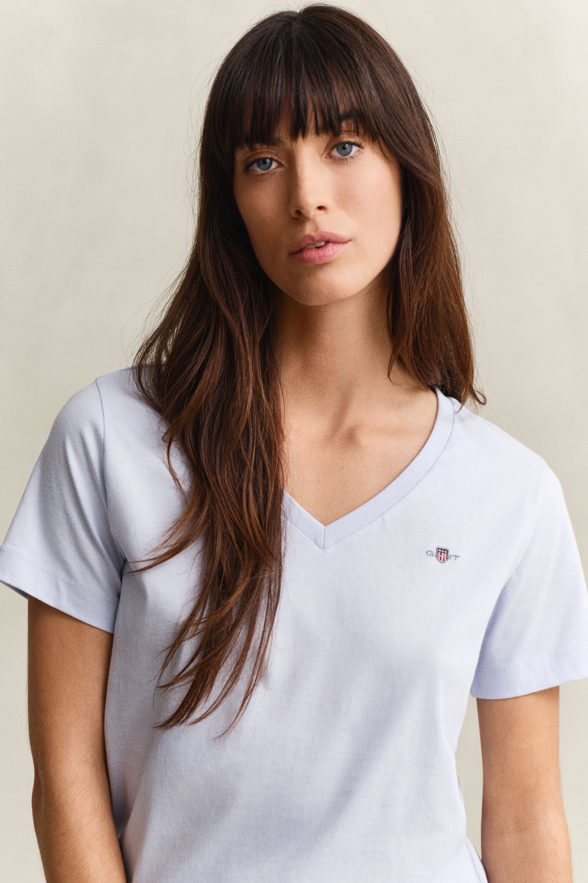 T-shirt Shield con scollo a V